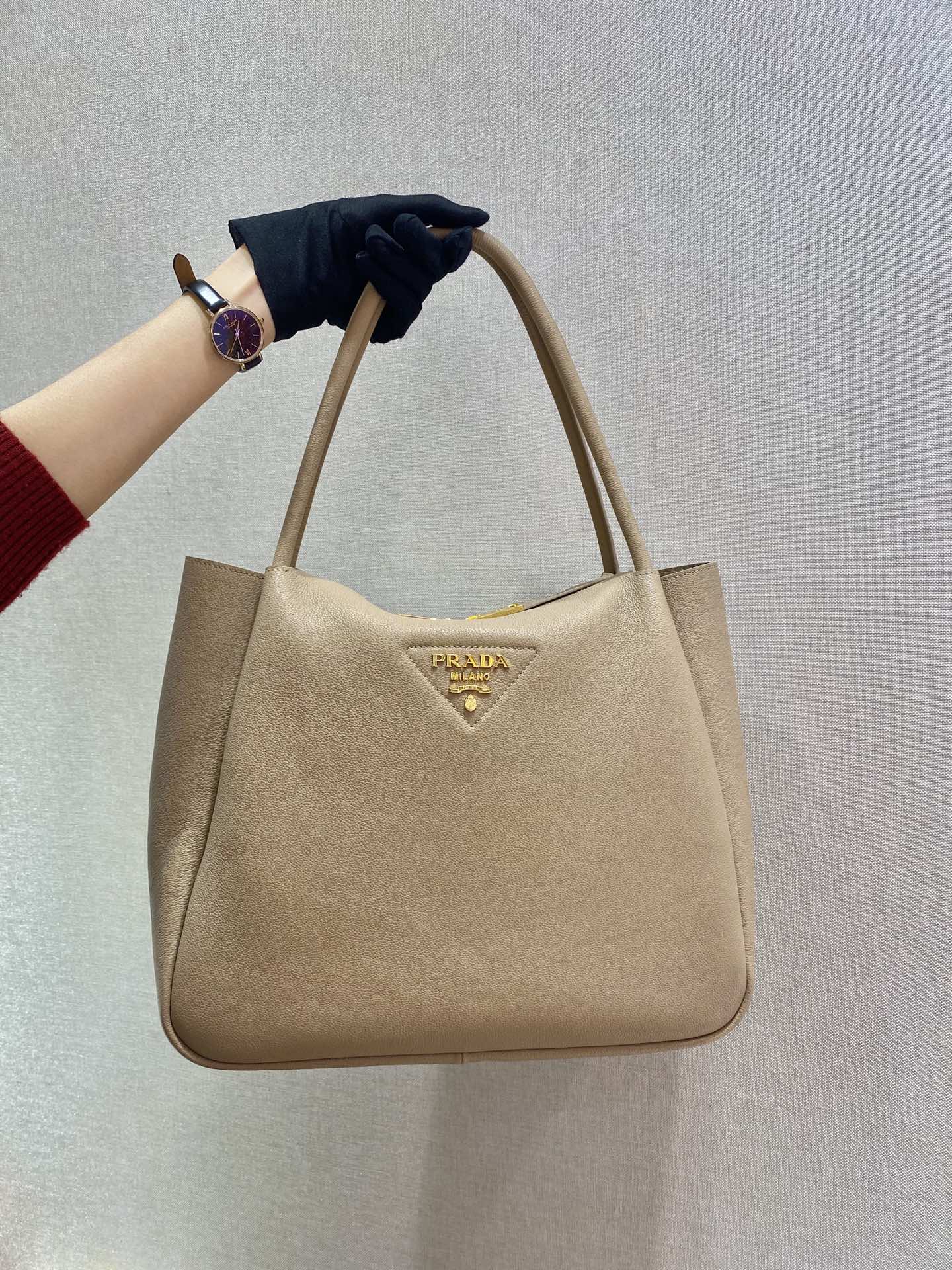 𝐏𝐑𝐀𝐃𝐀 New Model 1BC142