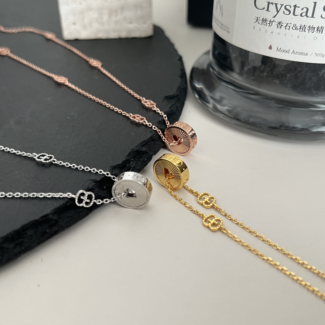 𝐆𝐮𝐜𝐜𝐢 ICON series hollow heart pendant love necklace
