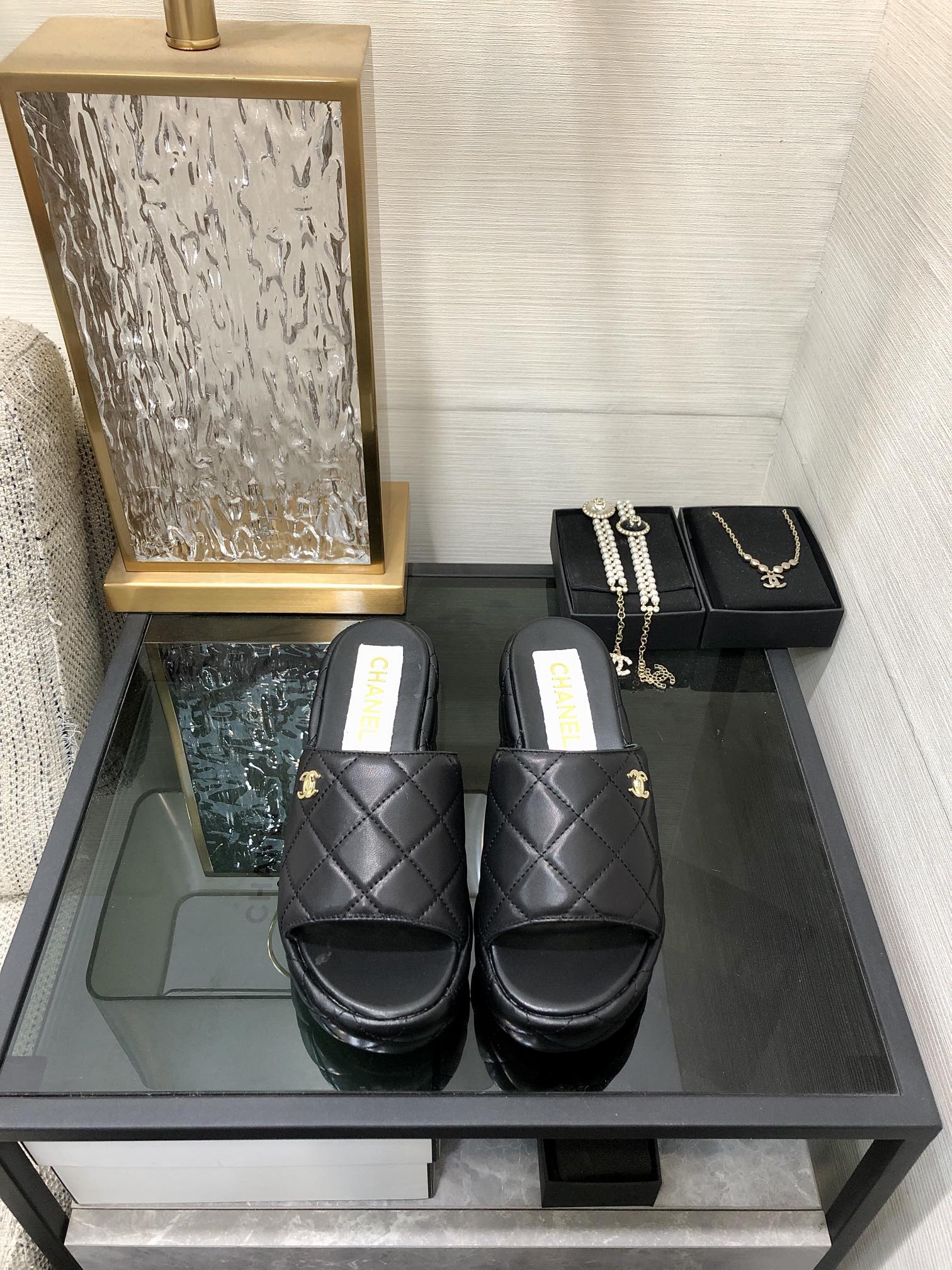 CHANEL 2022 early spring latest slope heel slippers fashionable and versatile series wear-resistant rubber outsole