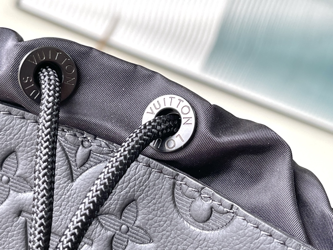 𝐋𝐎𝐔𝐈𝐒 𝐕𝐔𝐈𝐓𝐓𝐎𝐍  M82248