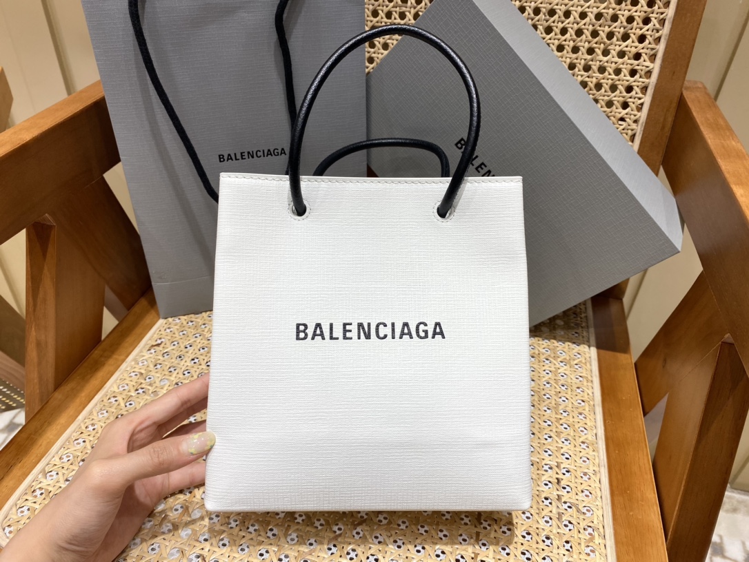 BALENCIAGA 𝗦𝗵𝗼𝗽𝗽𝗶𝗻𝗴 𝗯𝗮𝗴 Cowhide shopping paper bag