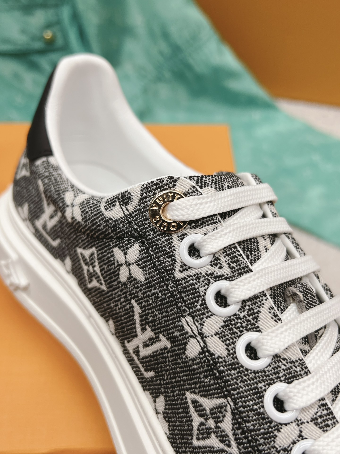 Louis Vuitton x Yayoi Kusama cooperation model classic white shoes 𝐓𝐢𝐦𝐞 𝐨𝐮𝐭 wave point sneakers