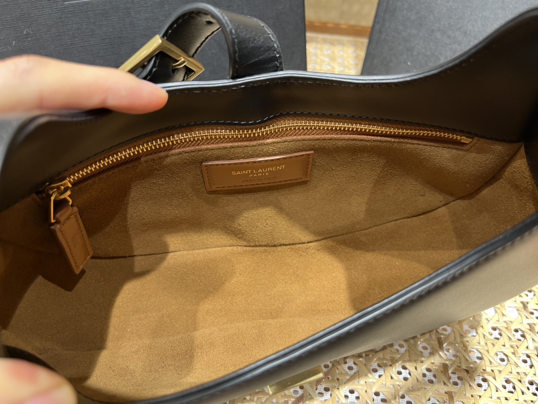 SAINT LAURENT▪️ 𝗟𝗲 𝗙𝗲𝗿𝗺𝗼𝗶𝗿▪️672615 original leather