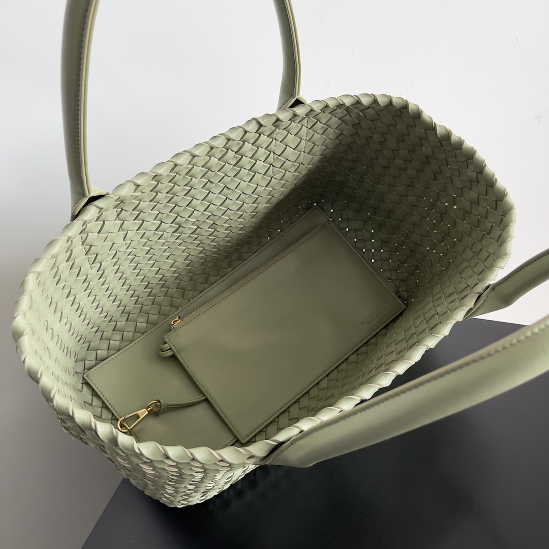 Bottega Veneta bv vegetable basket medium Travertine green #608810