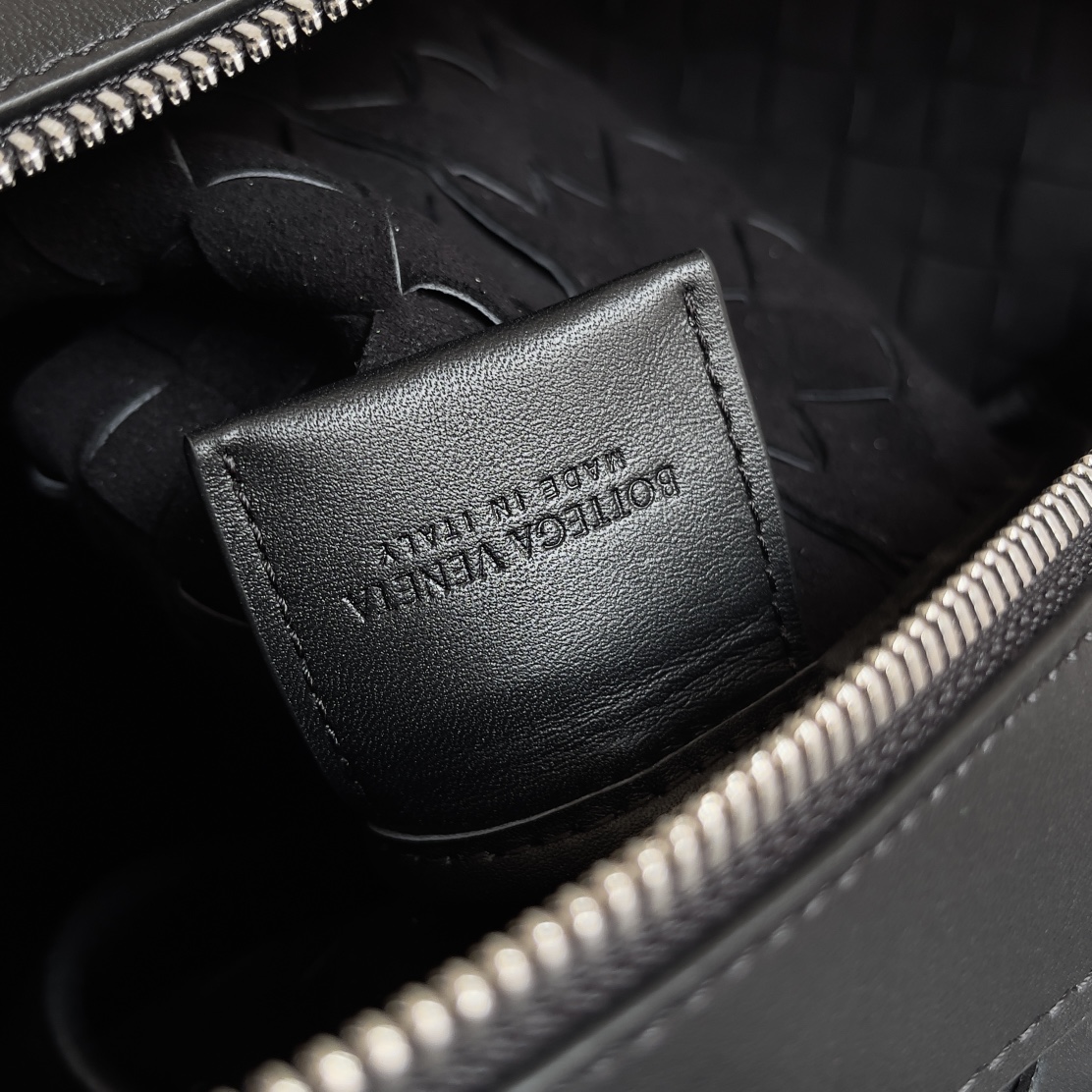 Bottega Veneta BV Woven Shoulder Bag Black #653118