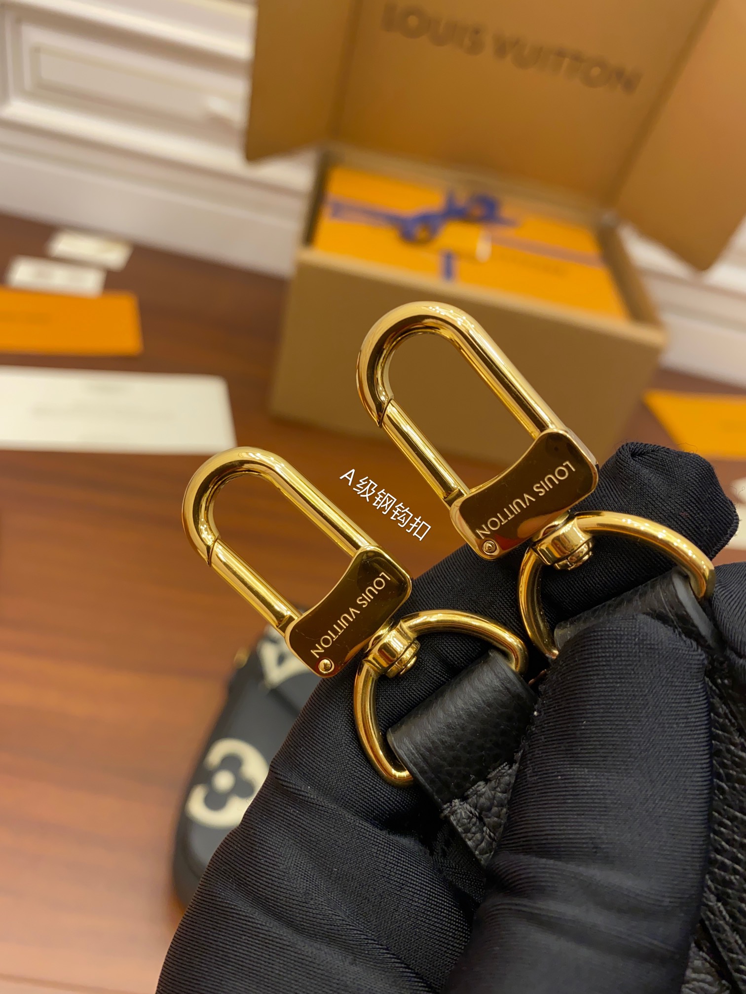 Louis Vuitton  M45773