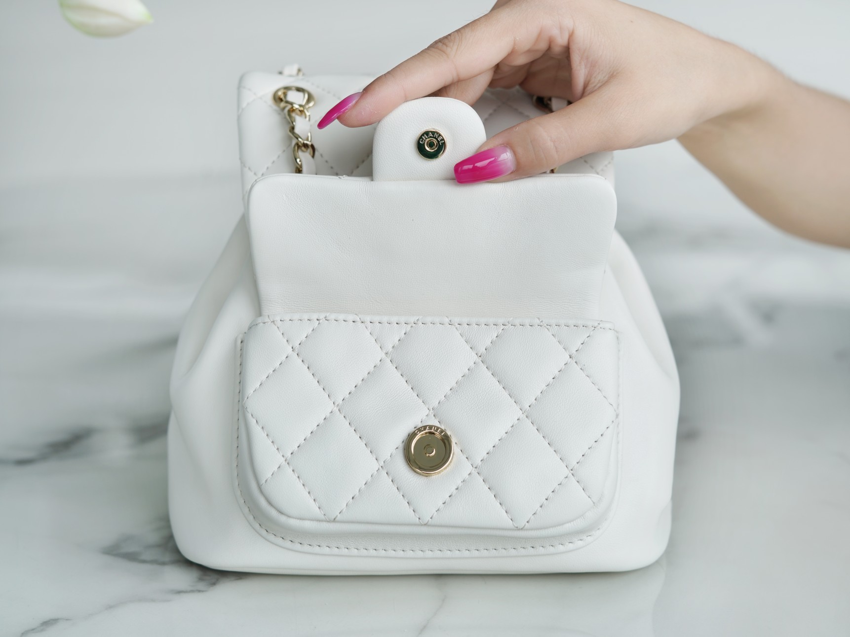 𝗖𝗛𝗔𝗘𝗡𝗟✦Italy 🇮🇹Original Lambskin🐑 𝟮𝟮𝗔New 𝐃𝐮𝐦𝐚Backpack Sheepskin White➿
