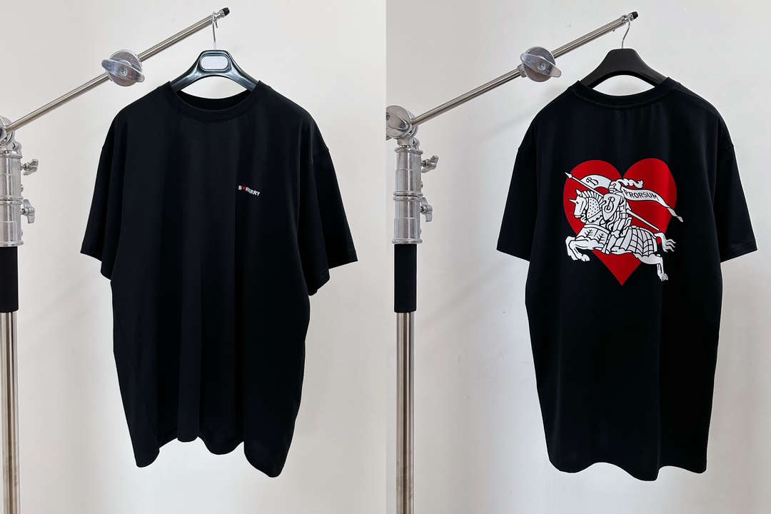 Burberry...Pressed Velvet Love Knight Round Neck Short Sleeve T