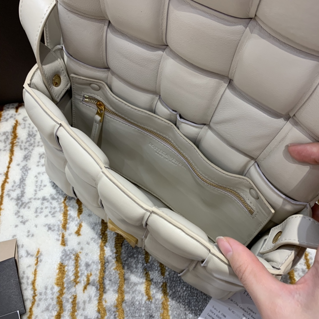 Bottega Veneta  PADDED  CASSETTE #591970