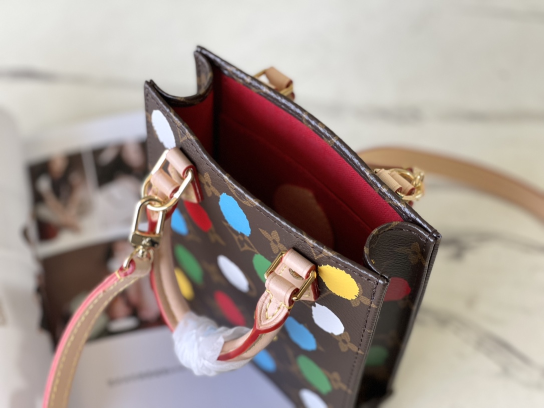 𝐋𝐎𝐔𝐈𝐒 𝐕𝐔𝐈𝐓𝐓𝐎𝐍   M81867