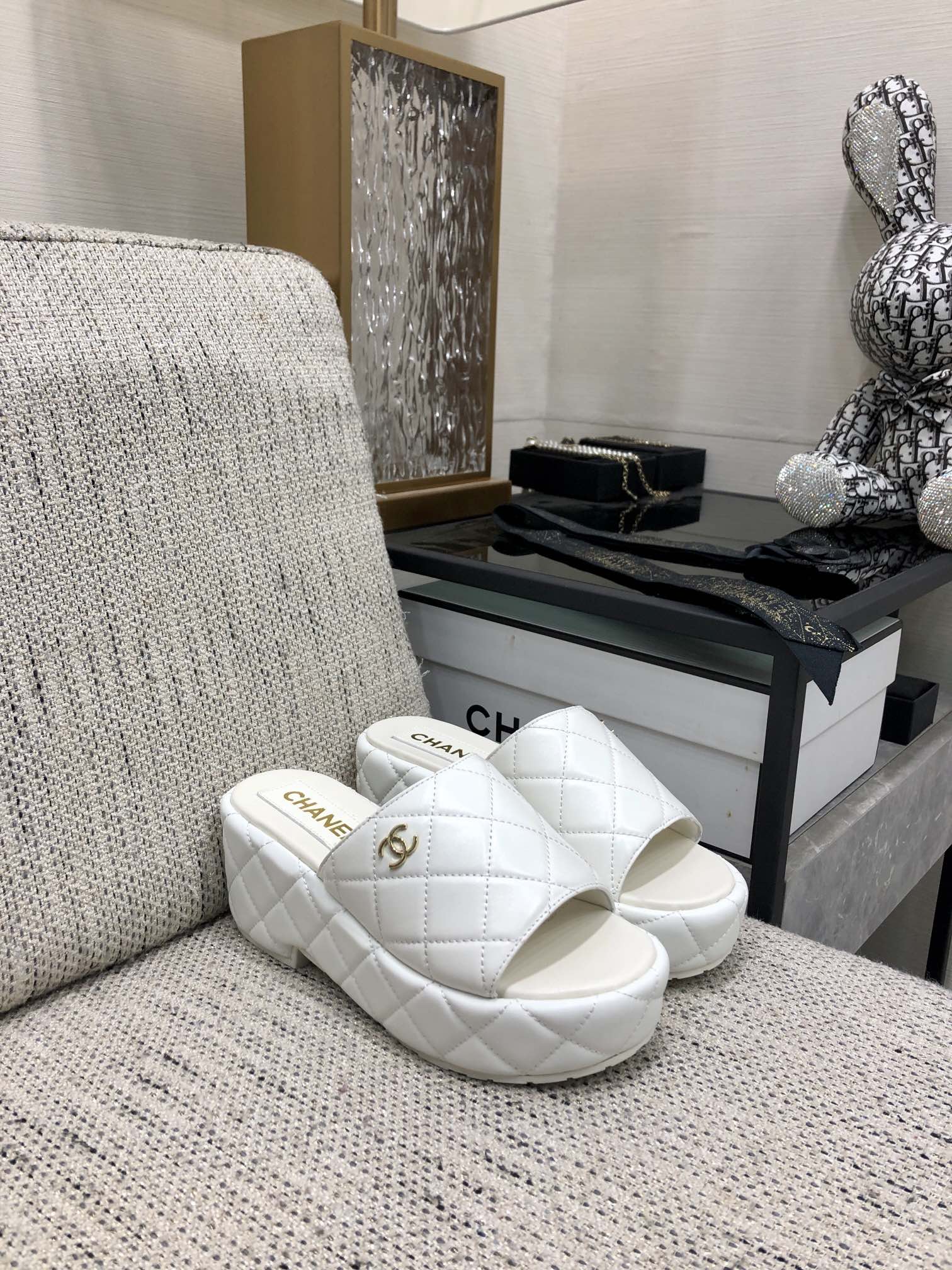 CHANEL 2022 early spring latest slope heel slippers fashionable and versatile series wear-resistant rubber outsole