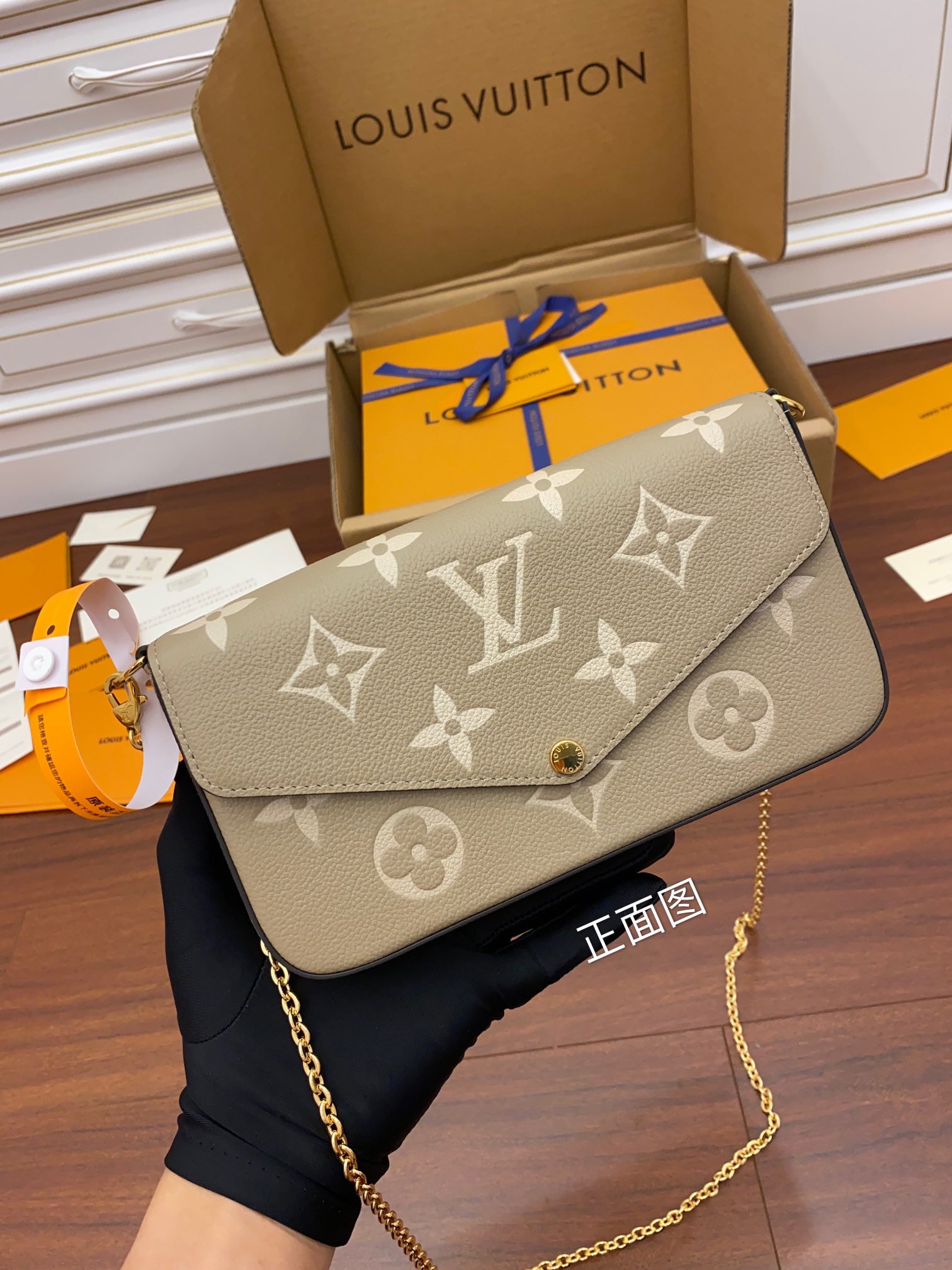 Louis Vuitton M69977