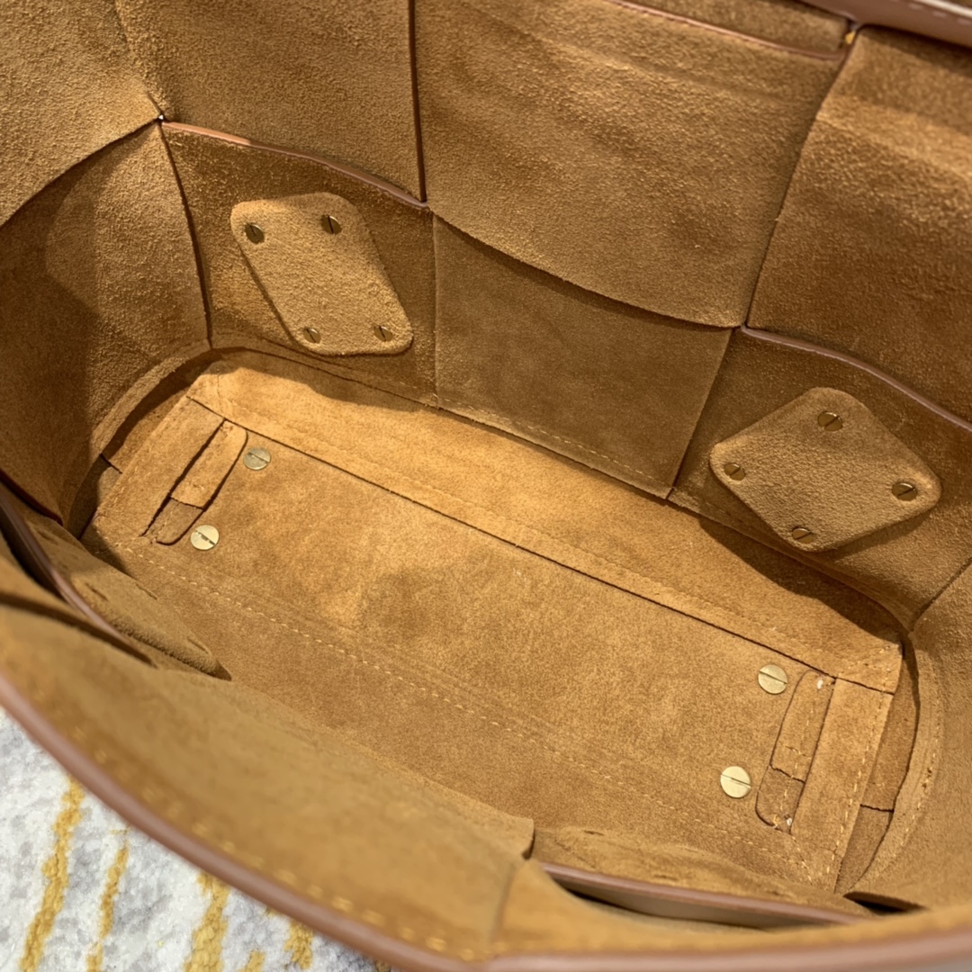 Bottega Veneta  𝙏𝙝𝙚 𝘼𝙧𝙘𝙤 𝟯𝟯 #575943