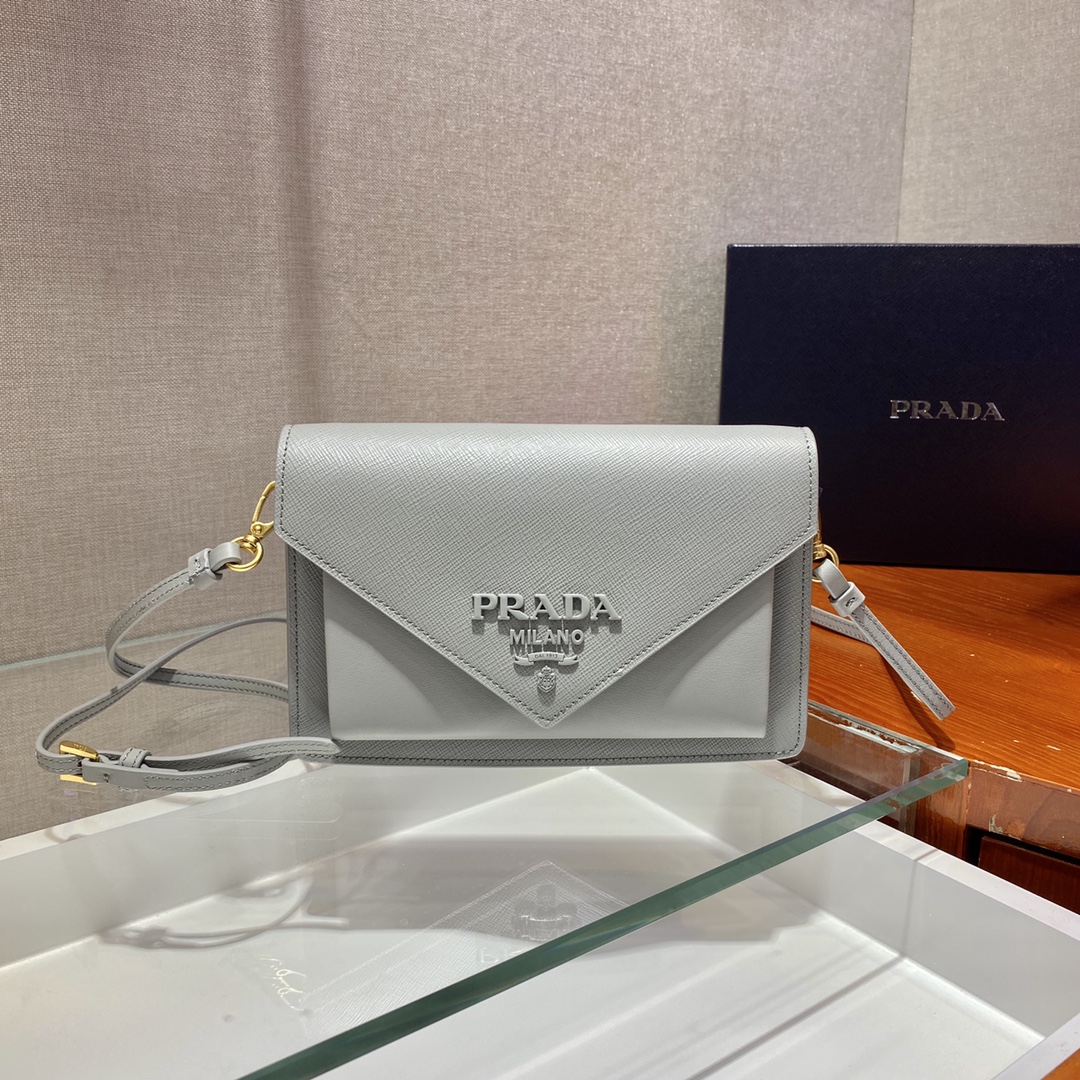 𝐏𝐑𝐀𝐃𝐀 Crossbody bag 1BP020
