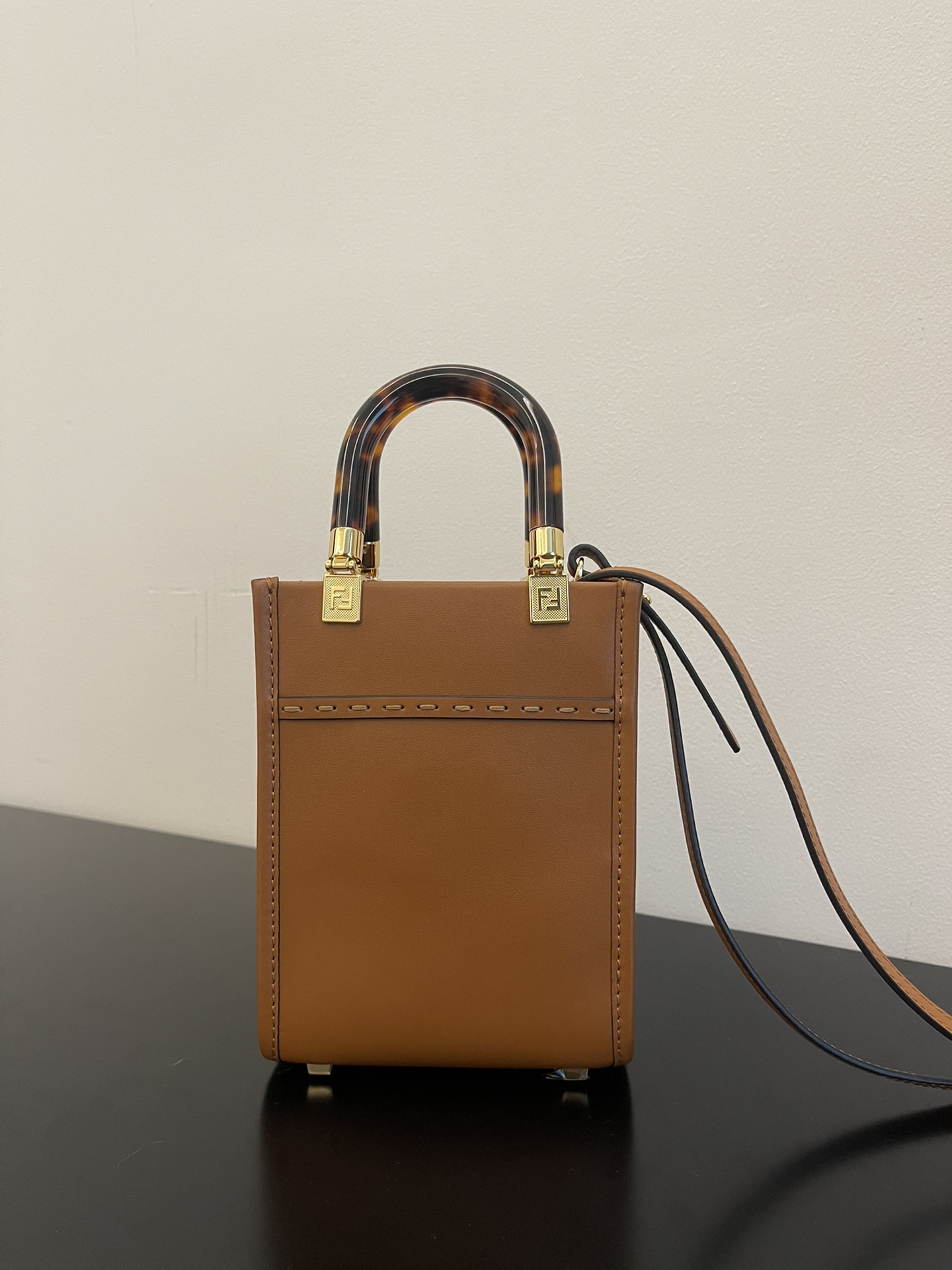 FENDI Logo embossed tortoiseshell portable crossbody cute