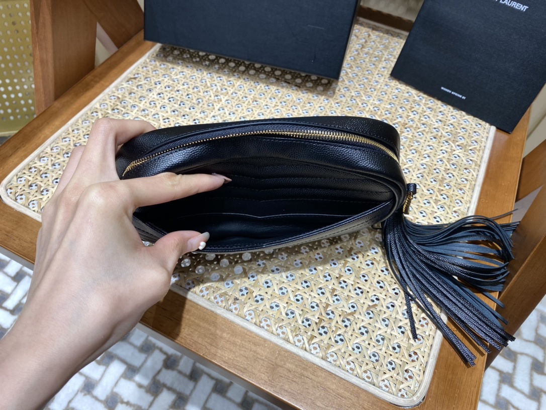 SAINT LAURENT  #585040