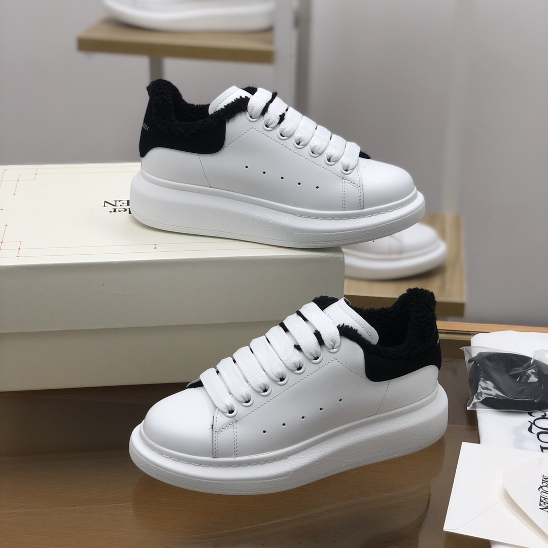 Alexander McQueen MQ Black velvet Lining Sneakers
