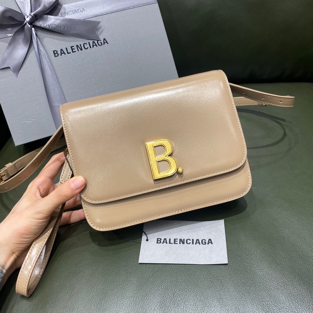 BALENCIAGA 𝘀𝗺𝗮𝗹𝗹 𝗯𝗮𝗴 Plain apricot gold buckle