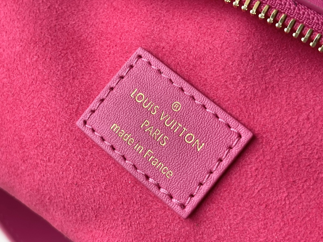 𝐋𝐎𝐔𝐈𝐒 𝐕𝐔𝐈𝐓𝐓𝐎𝐍   M46358