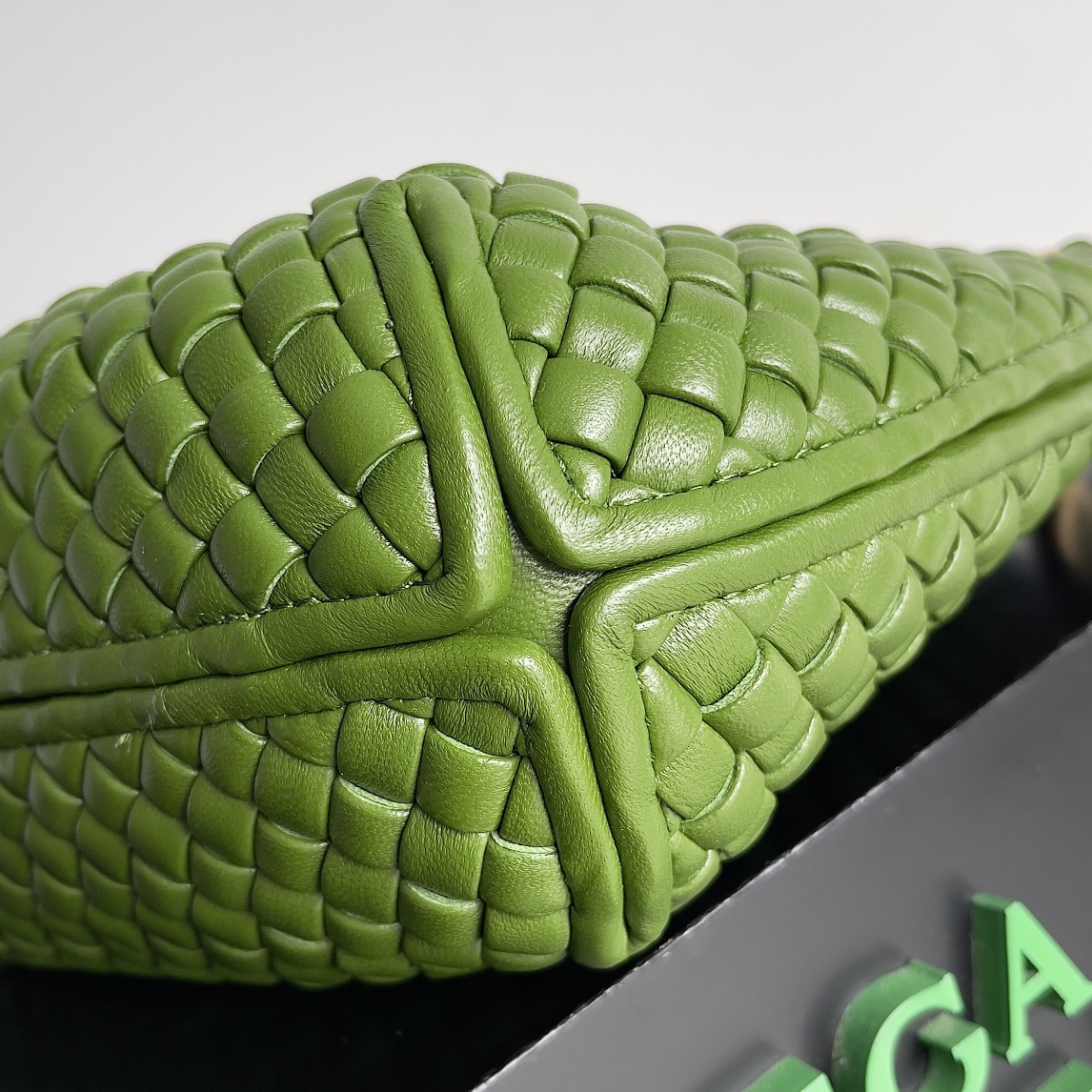 Bottega Veneta Clicker Rounded Bag Small Green Pepper Green #730968
