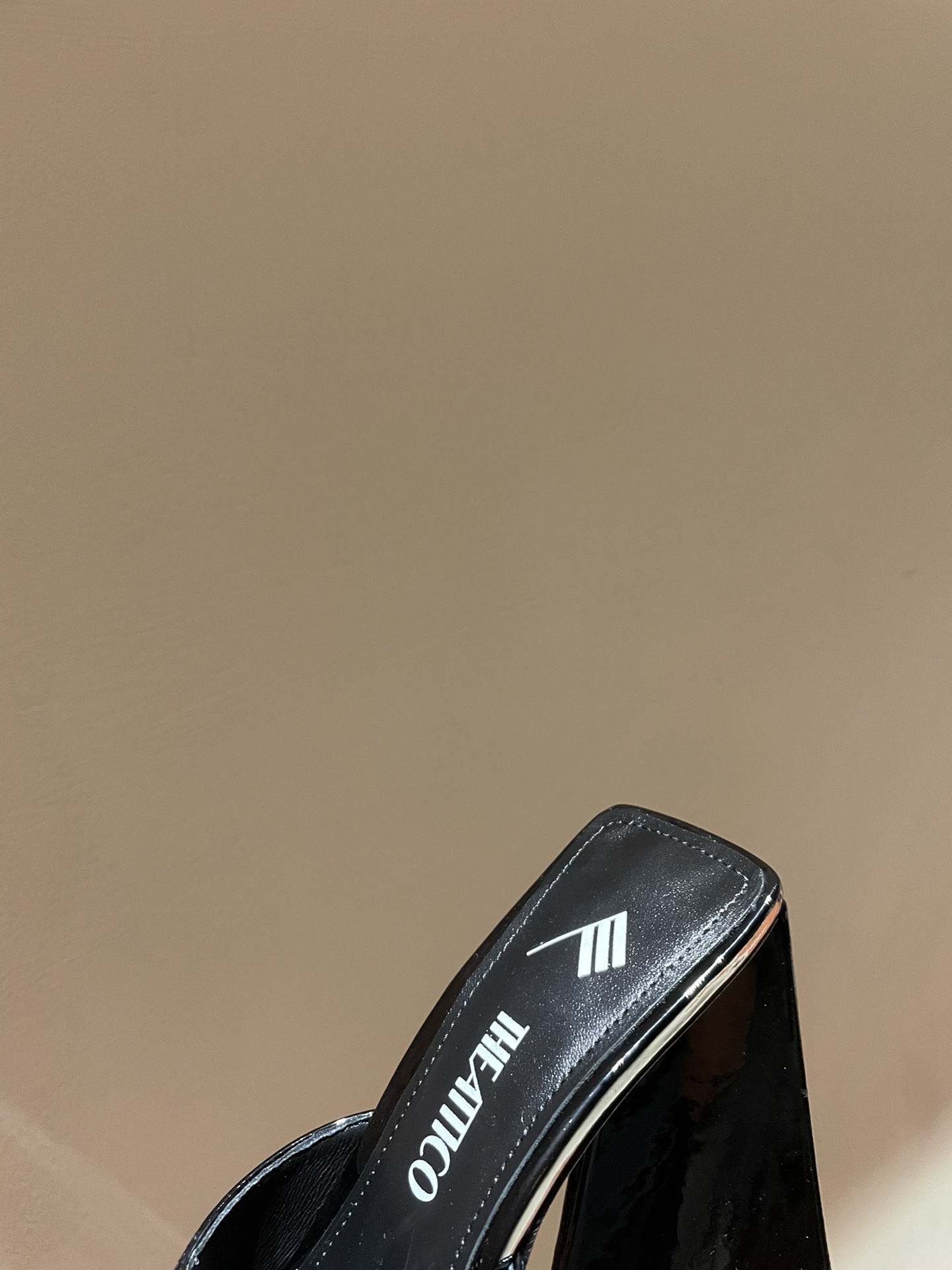 TheAttico | 𝟐𝟎𝟐𝟐𝟐/𝐒𝐒 𝐧𝐞𝐰 Spring/Summer 2021 collection The Attico personality triangle heel high heel sandals