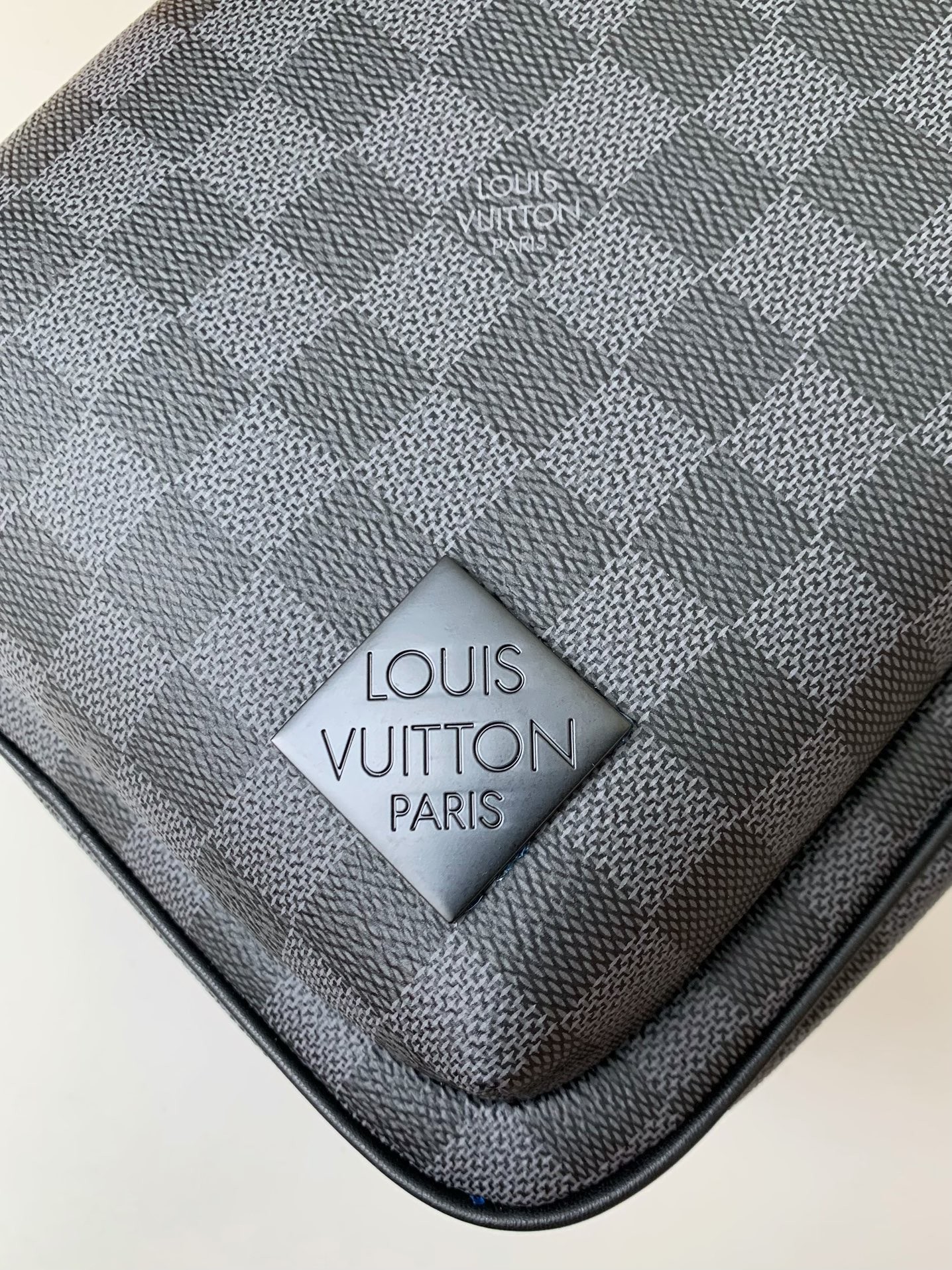Louis Vuitton damier graphite Men's Shoulder Bags M45302, Top Quality Size: 20X31X7cm
