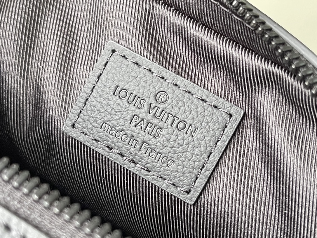 𝐋𝐎𝐔𝐈𝐒 𝐕𝐔𝐈𝐓𝐓𝐎𝐍 M46602 Discovery pocket