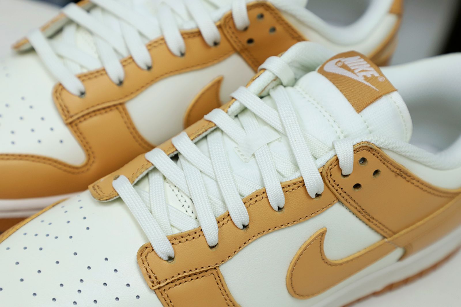 WMNS DUNK LOW HARVEST MOON