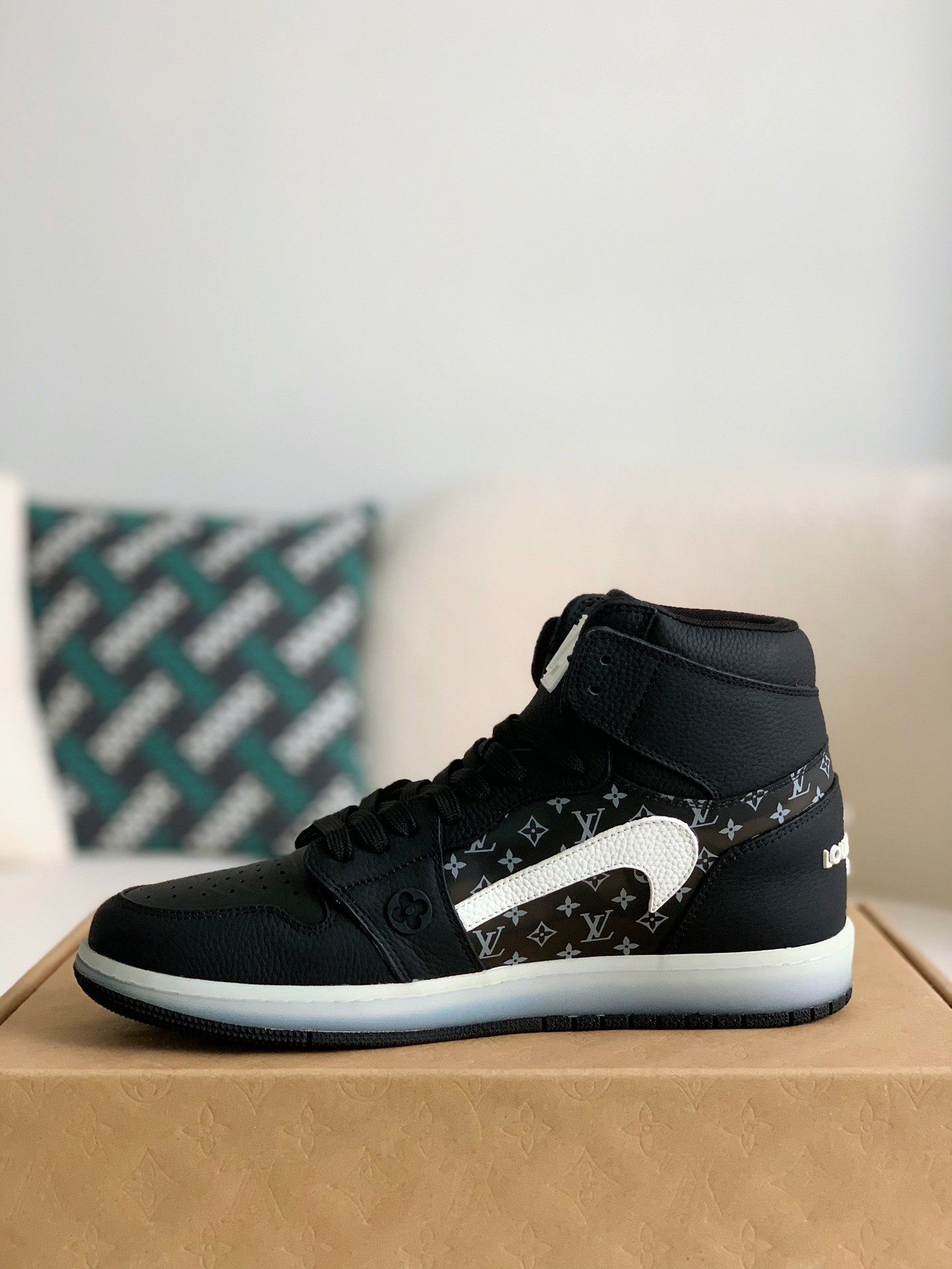 Louis Vuitton x Nike Air Jorda 1 High AJ1 Sneakers