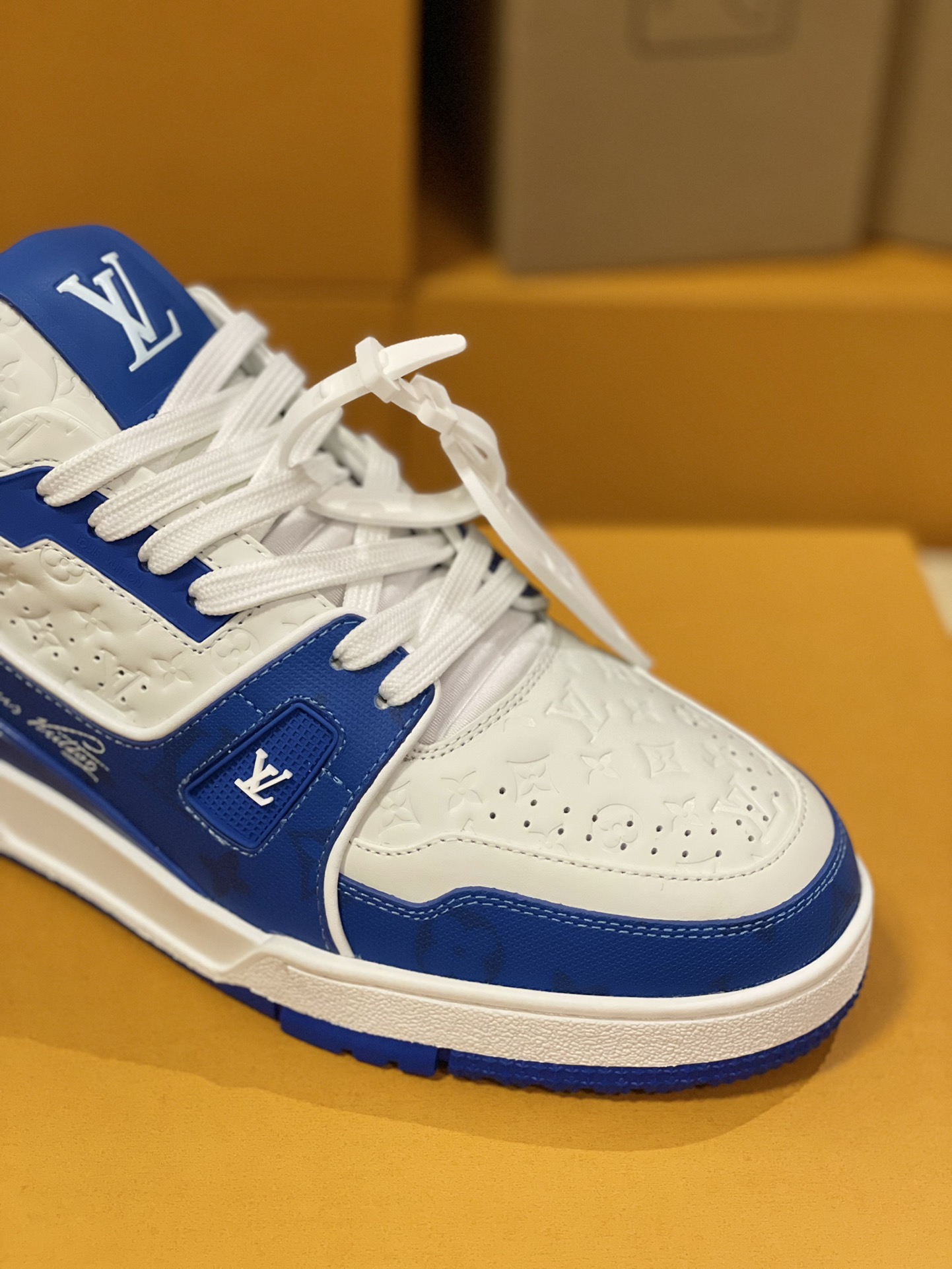 Louis Vuitton Trainer Sneakers Couple Model LD 0727