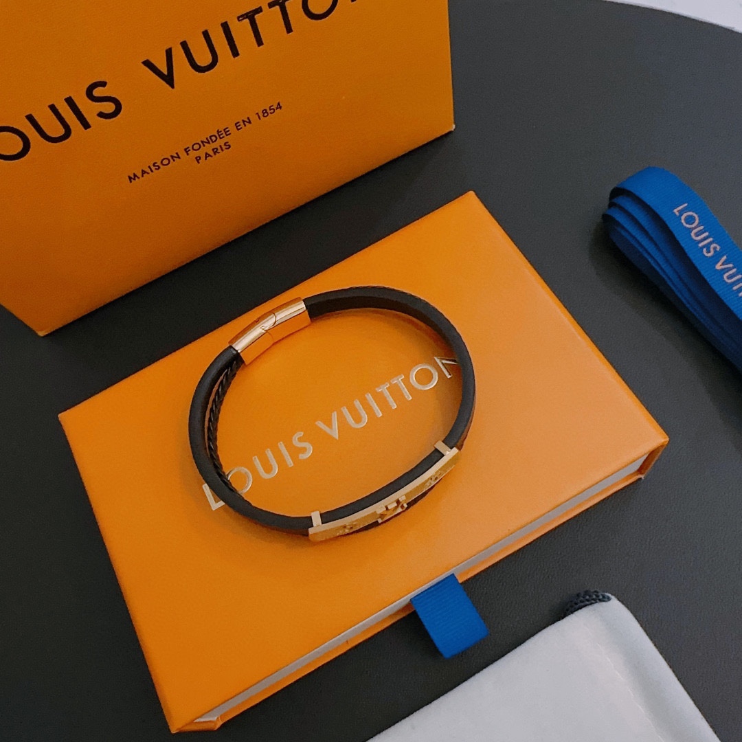 Louis Vuitton cowhide bracelet 🇷🇼 Couple's version