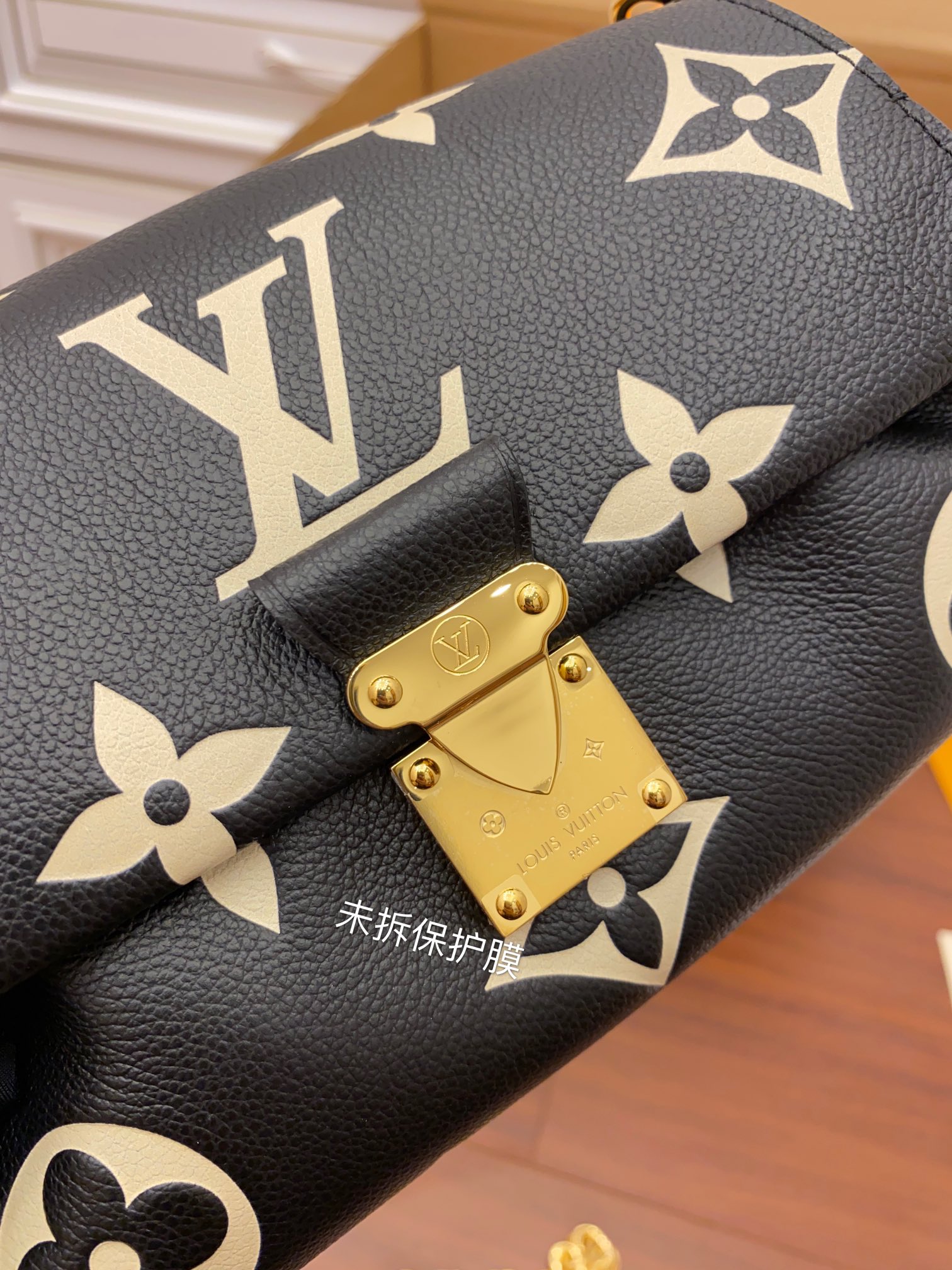 Louis Vuitton  M45859