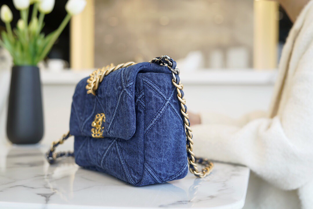 𝗖𝗛𝗔𝗡𝗘𝗟 ❶❾ 𝗕𝗔𝗚 Original Denim fabric series ❥ Genuine leather ❥ Small ❥𝟮𝟮𝗣 Denim Denim Denim Blue 🧢