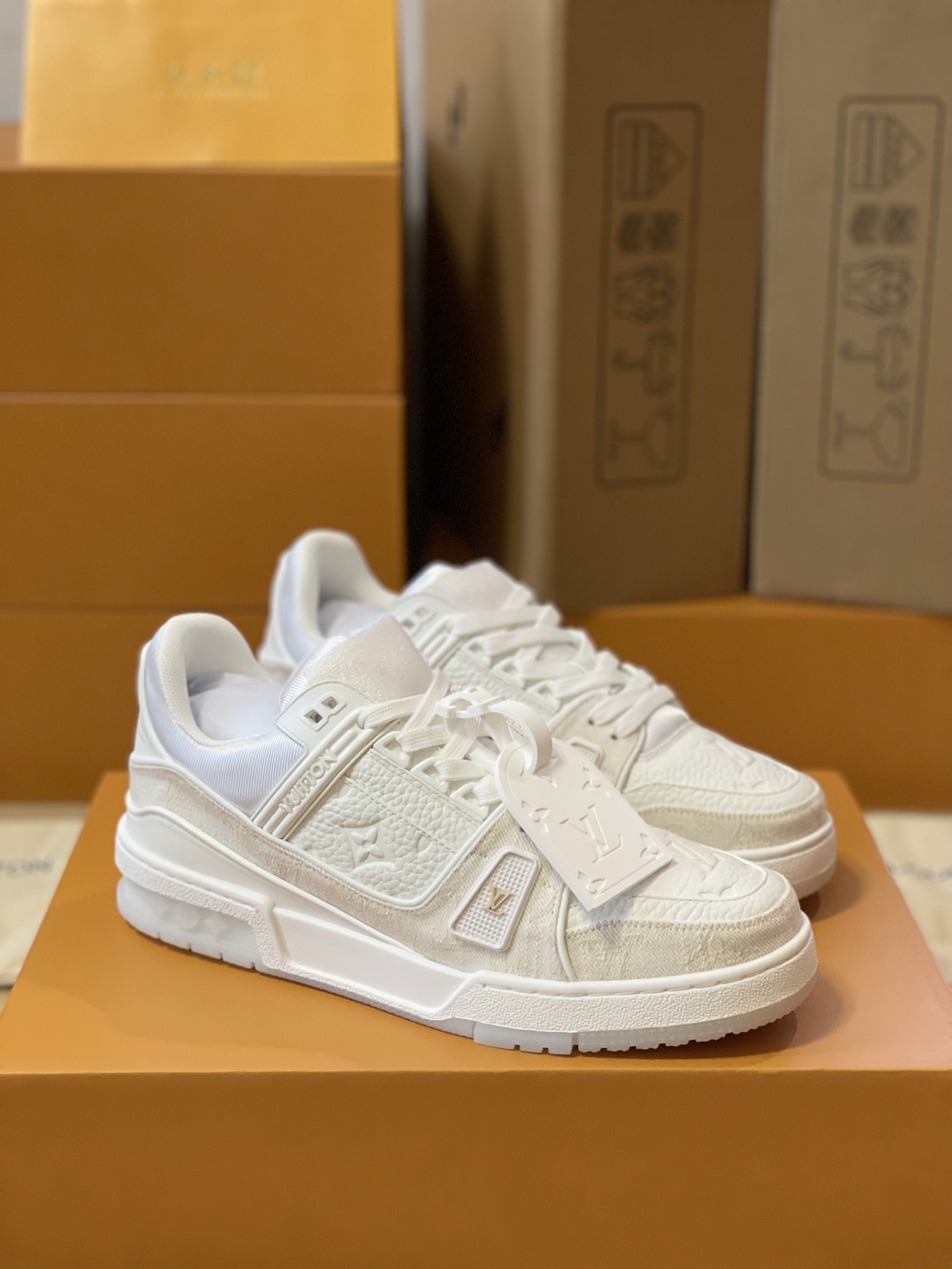 Louis Vuitton Trainer Couples Style 1A8FN8