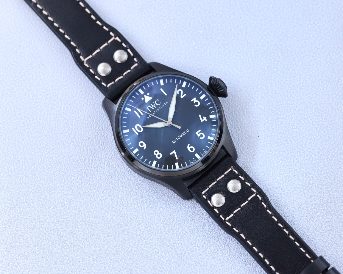 IWC- Presented in a purer design Built-in automatic mechanical movement