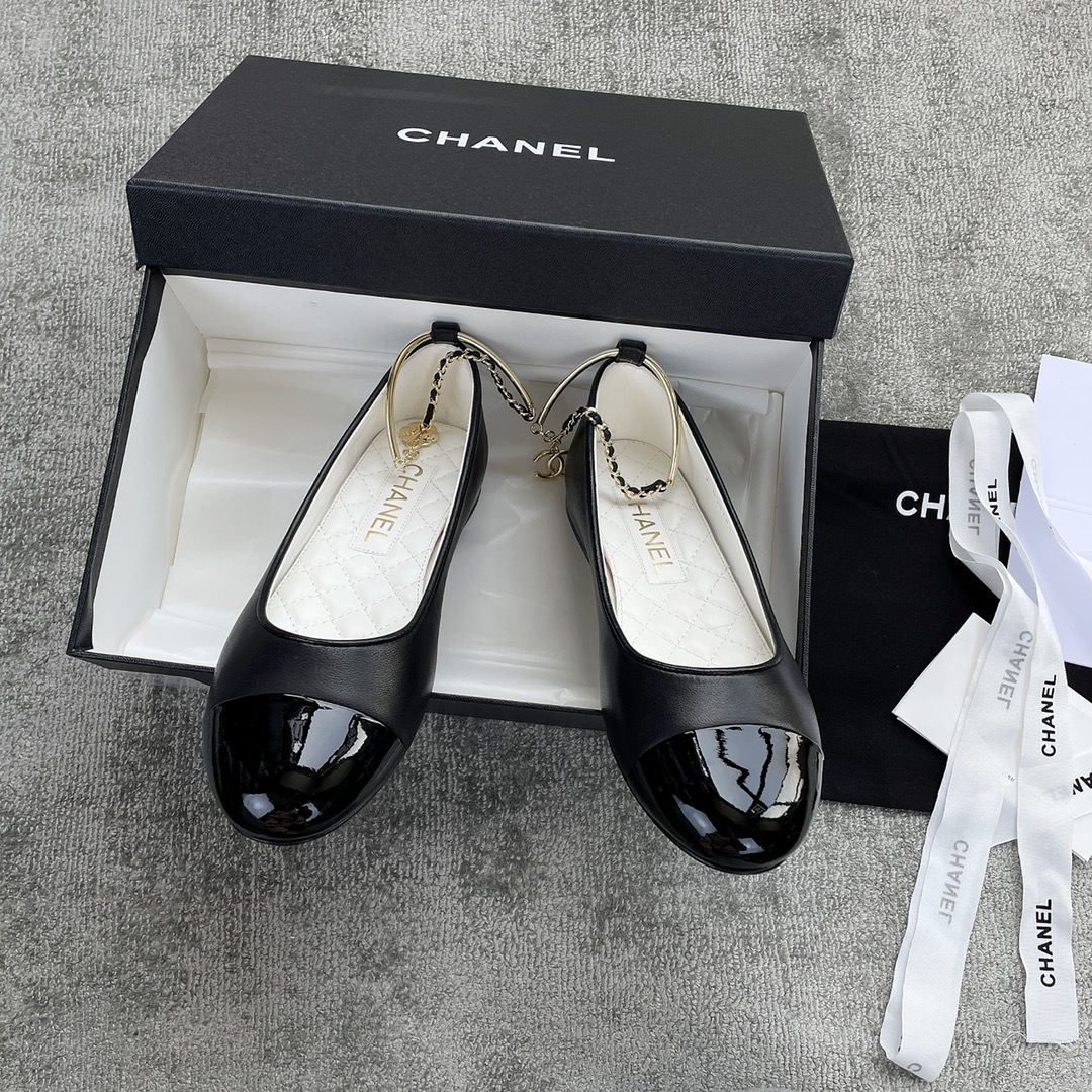 CHANEL 22 years of the latest models of a unique temperament of a ballet shoe zinc alloy half-ring iron ring design