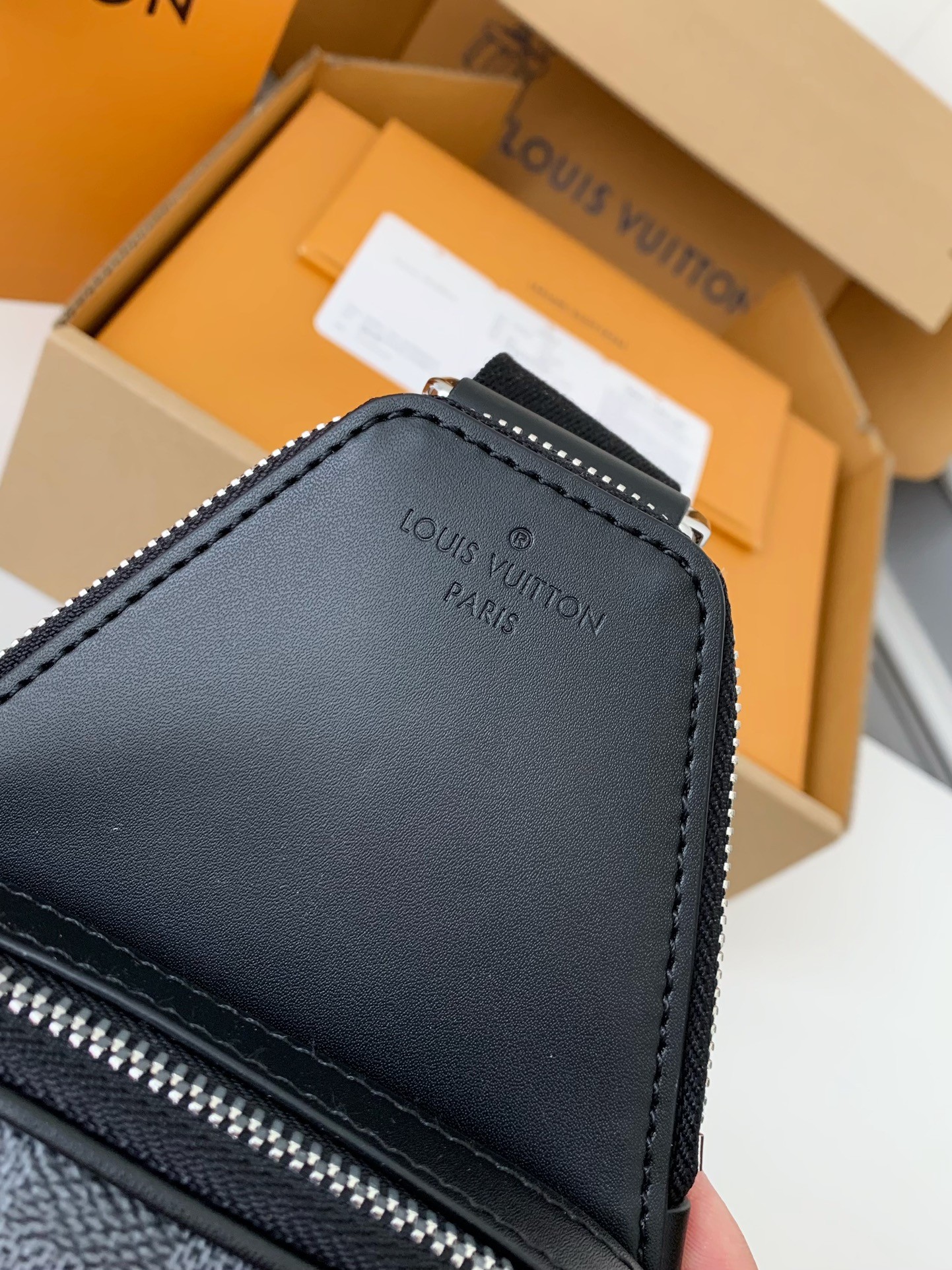 Louis Vuitton damier graphite Men's Shoulder Bags M45302, Top Quality Size: 20X31X7cm