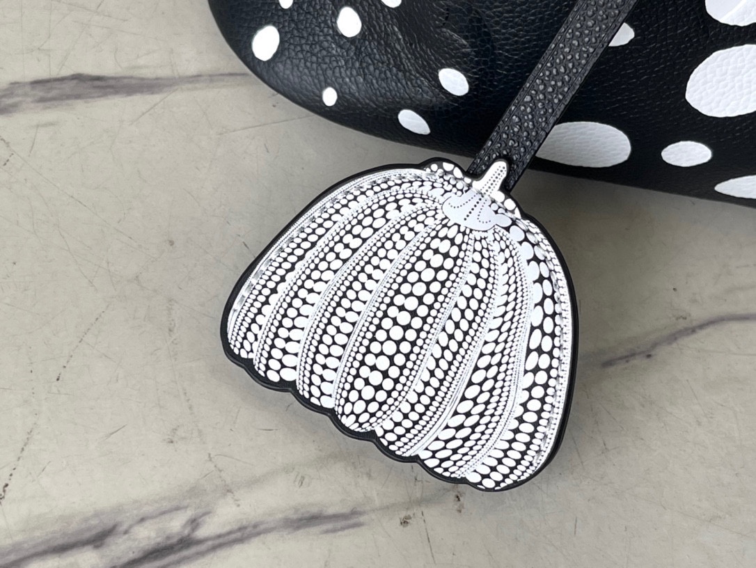 𝐋𝐎𝐔𝐈𝐒 𝐕𝐔𝐈𝐓𝐓𝐎𝐍      M46390