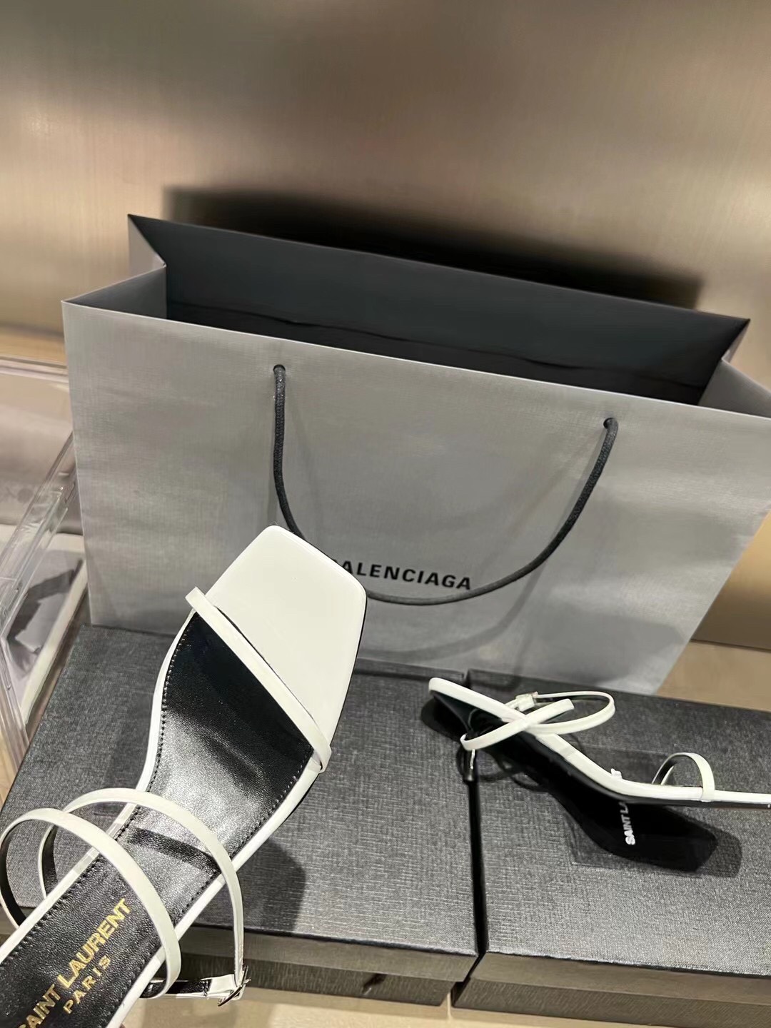 𝙎𝙖𝙞𝙣𝙩 𝙇𝙖𝙪𝙧𝙚𝙣𝙩 | 𝟐𝟎𝟐𝟐/𝐒𝐒 𝐧𝐞𝐰 YSL｜New Roman sandals crystal sheepskin