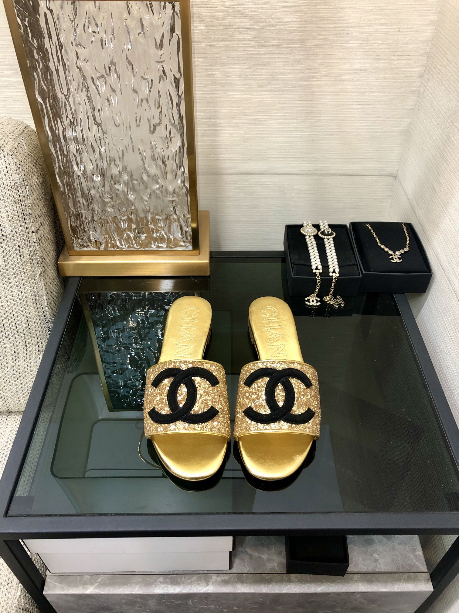 CHANEL 2023 spring and summer latest electric embroidery honey slippers Imported leather outsole