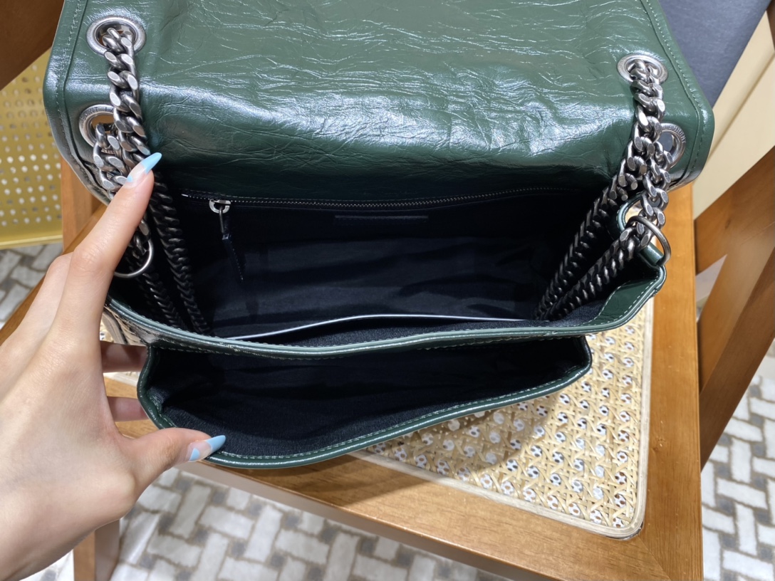 SAINT LAURENT  𝐍𝐢𝐤𝐢 28𝐜𝐦 #633158