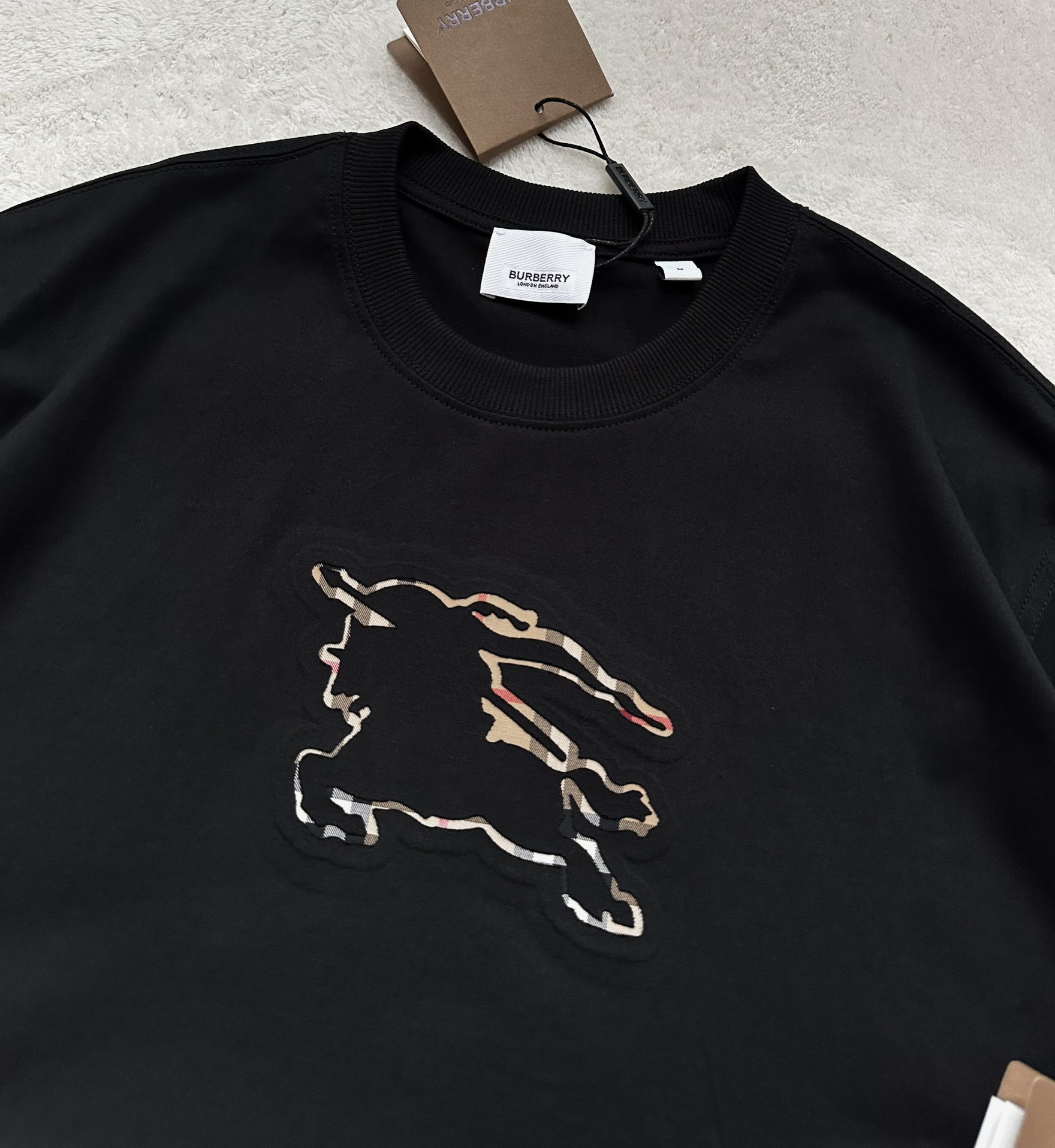 Burberry...Equestrian Concave-Convex Three-dimensional Double Layer Laser Embossed Embossed T-Shirt