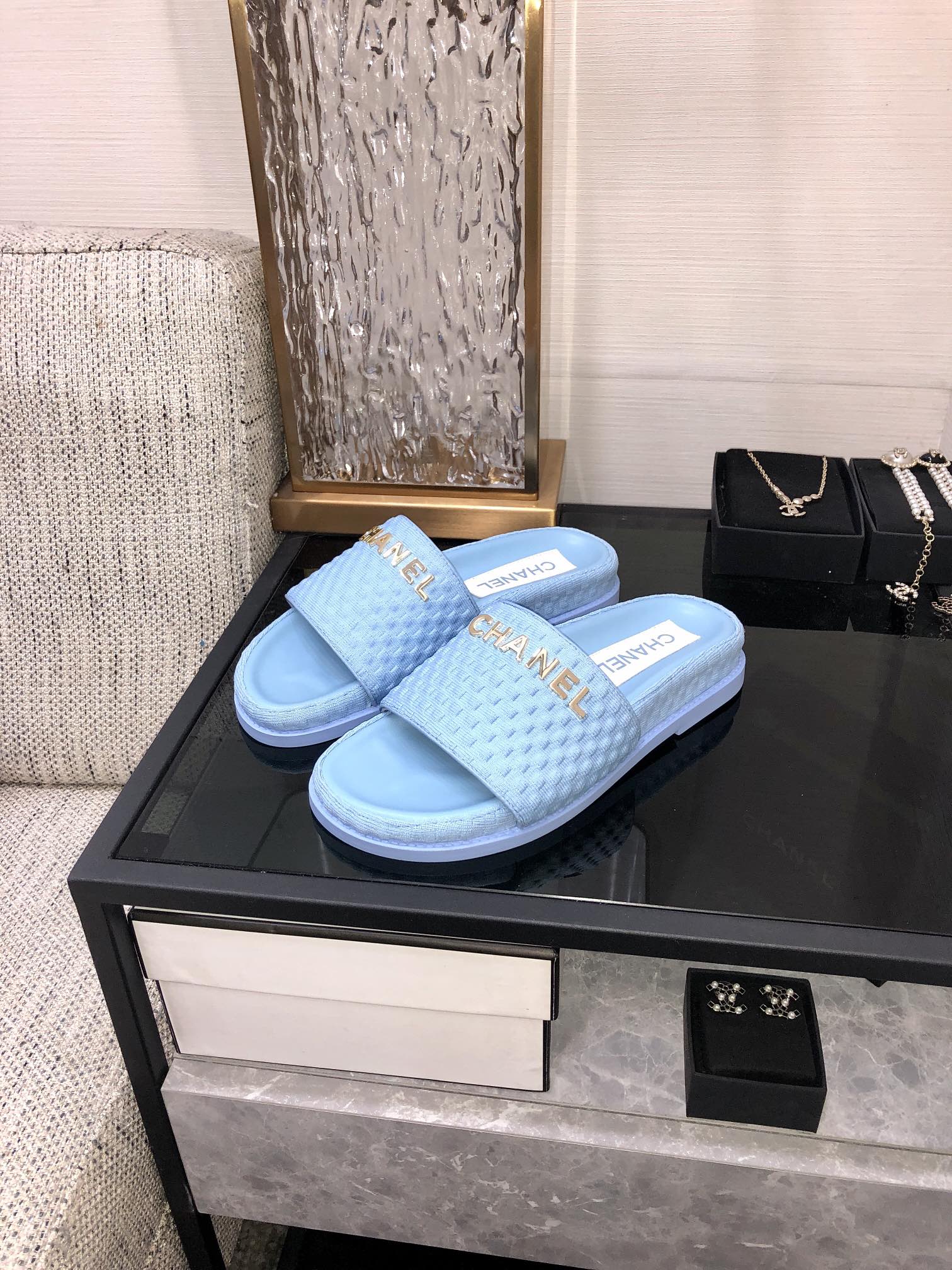 CHANEL 2022 early spring latest honey slippers fashion versatile series imported sheepskin cushioned feet
