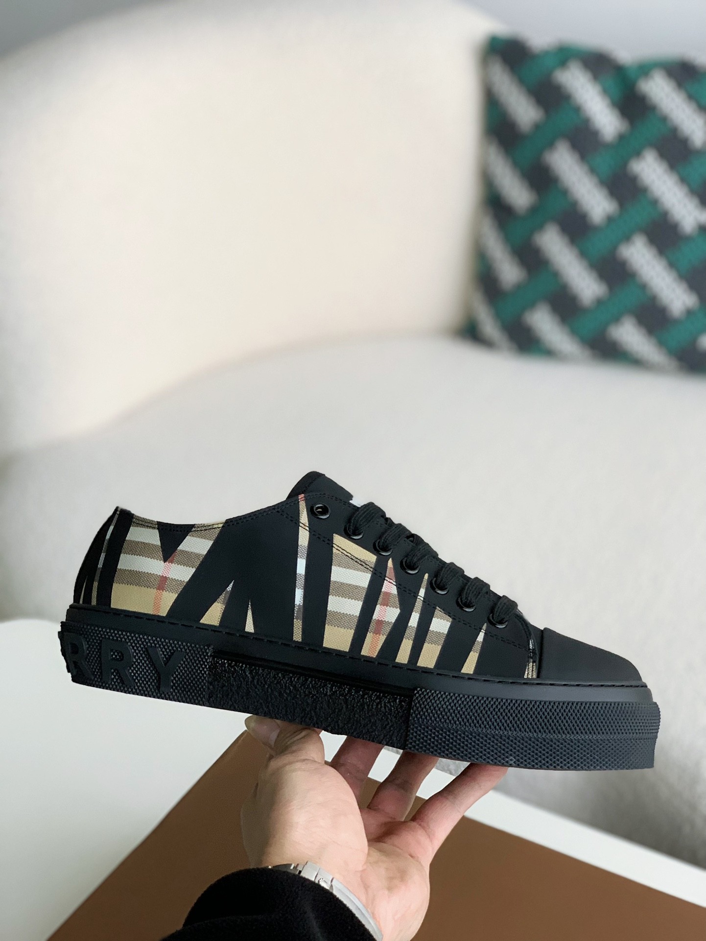 Burberry Low cut casual sports shoes