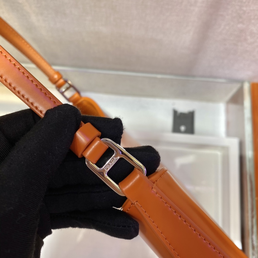 𝐏𝐑𝐀𝐃𝐀 New Underarm Bag 1BC499