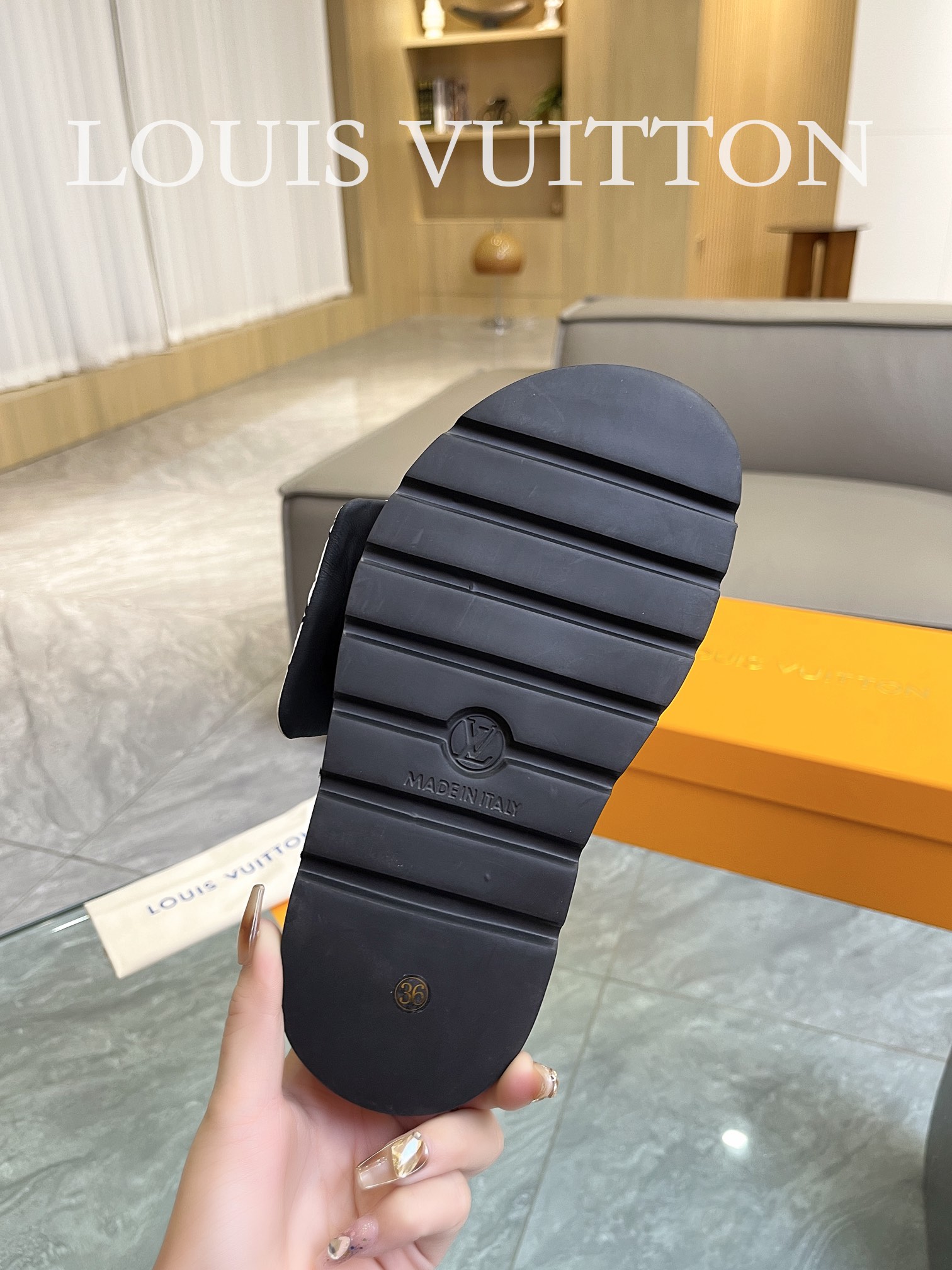 Louis Vuitton 2023 couple models embossed print