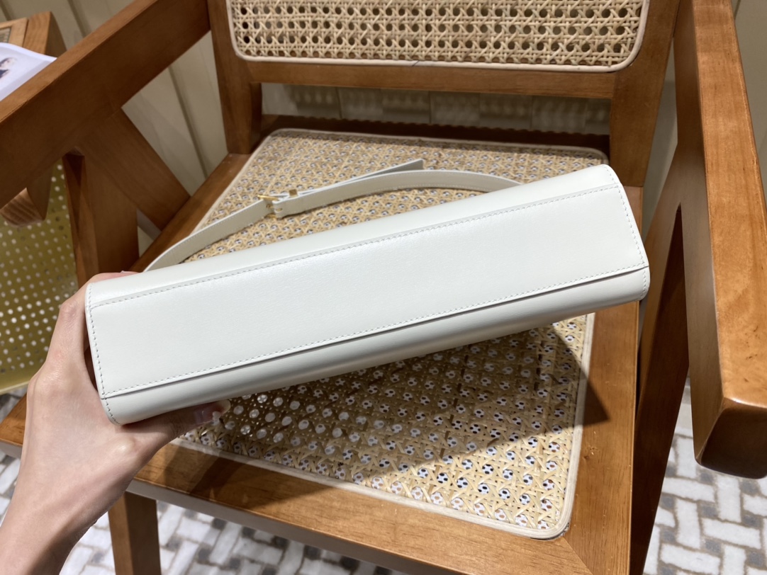 SAINT LAURENT 𝑴𝒂𝒏𝒉𝒂𝒕𝒕𝒂𝒏 〈Original leather version〉#579271