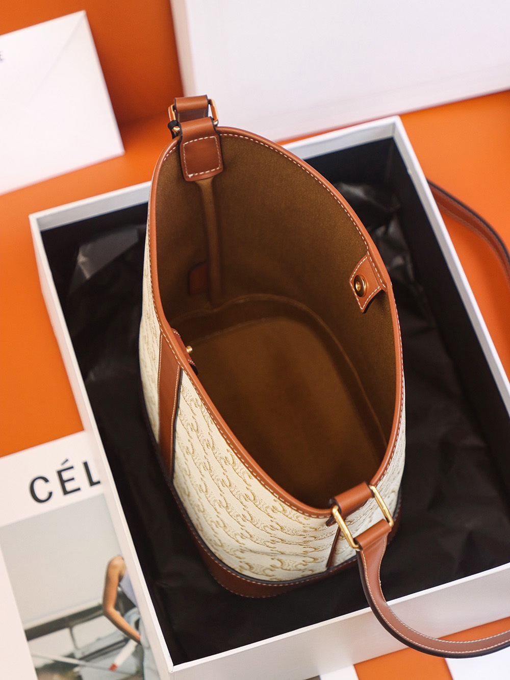 𝐂𝐞𝐥𝐢𝐧𝐞𝐓𝐑𝐈𝐎𝐌𝐏𝐇𝐄 𝐂𝐀𝐍𝐕𝐀𝐒 bucket bag #191442