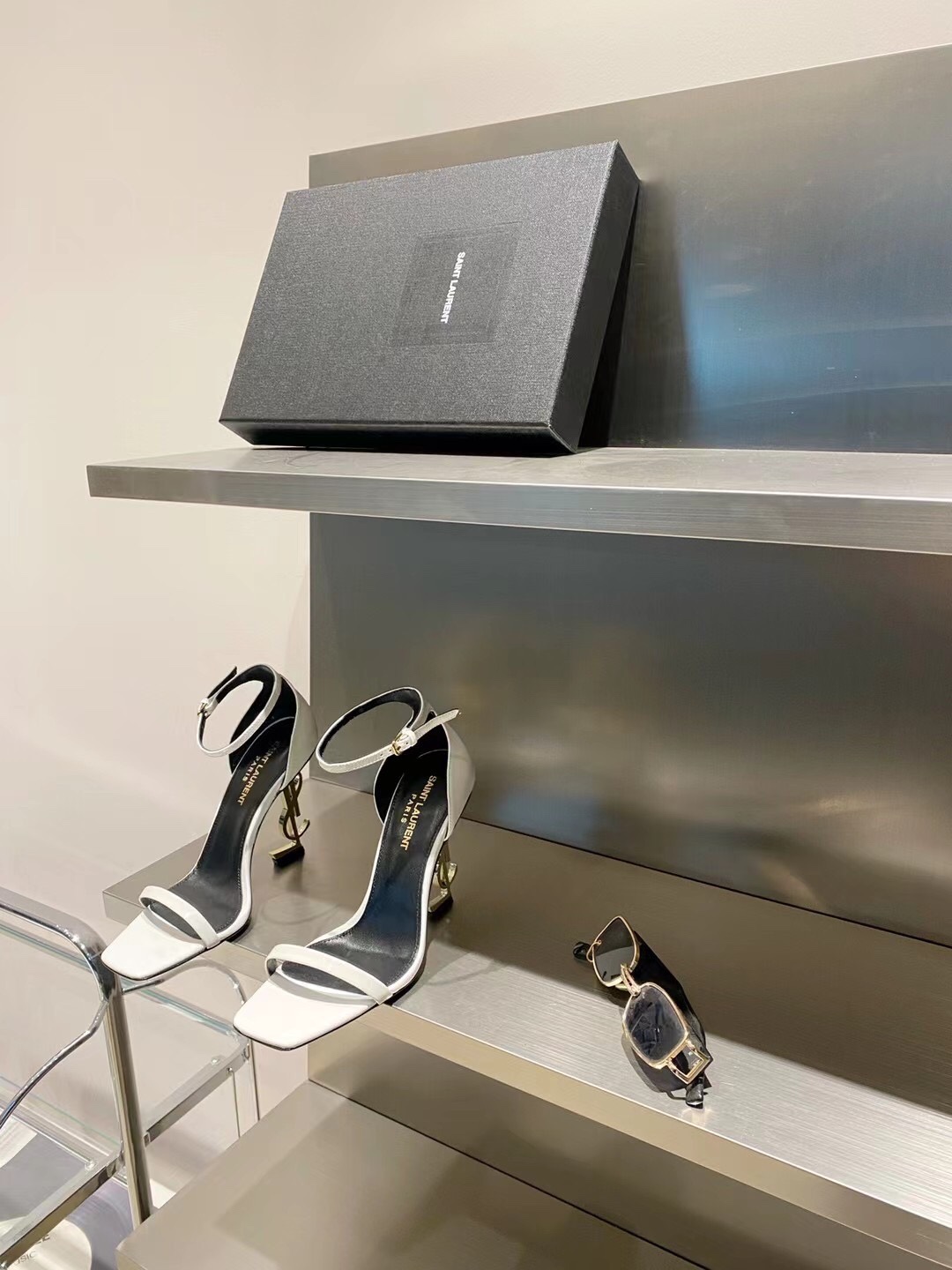 𝙎𝙖𝙞𝙣𝙩 𝙇𝙖𝙪𝙧𝙚𝙣𝙩 | 𝟐𝟎𝟐𝟏/𝐒𝐒 𝐧𝐞𝐰 YSL｜A beautiful classic Alphabet high-heeled sandals