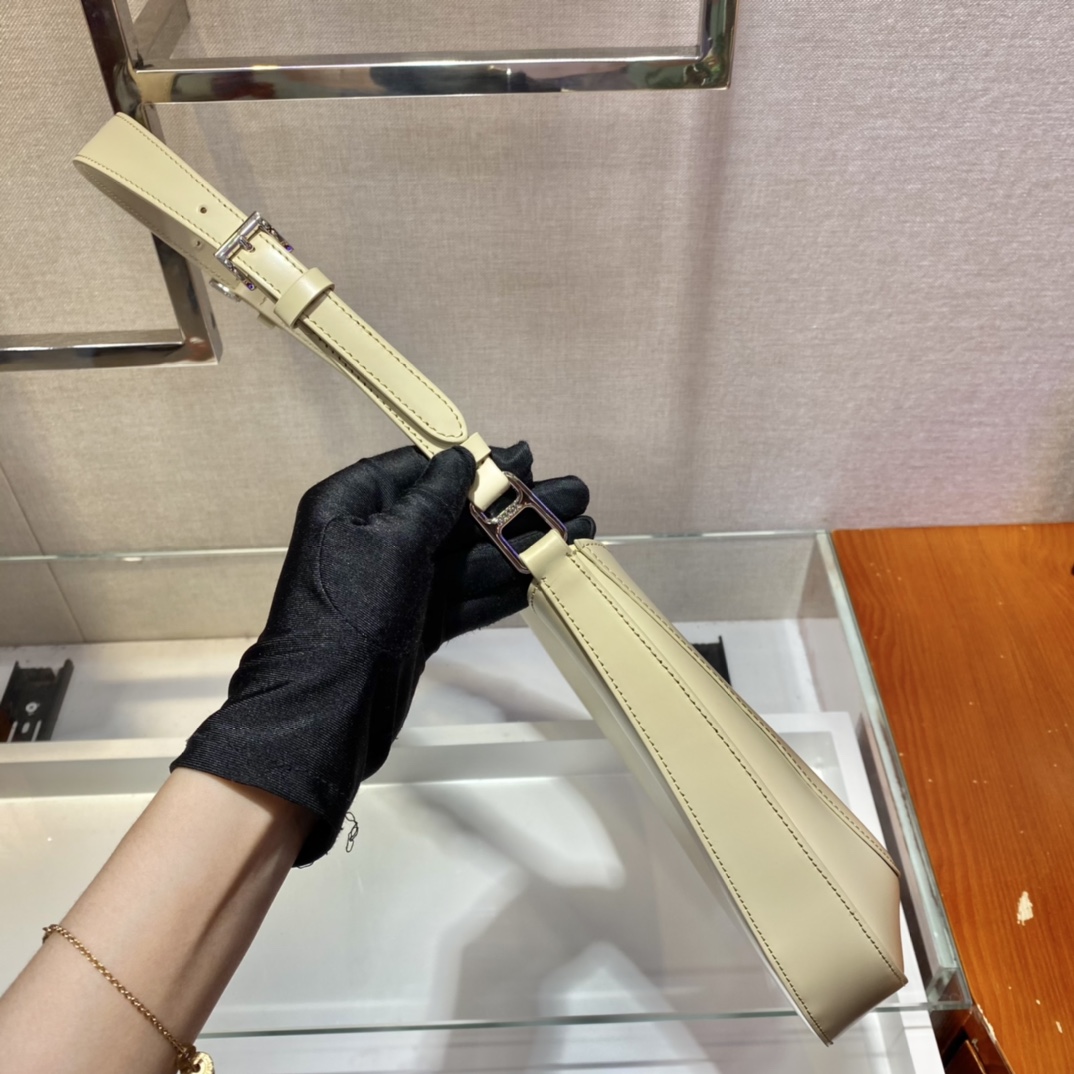 𝐏𝐑𝐀𝐃𝐀  Large Double Shoulder Strap Underarm Bag